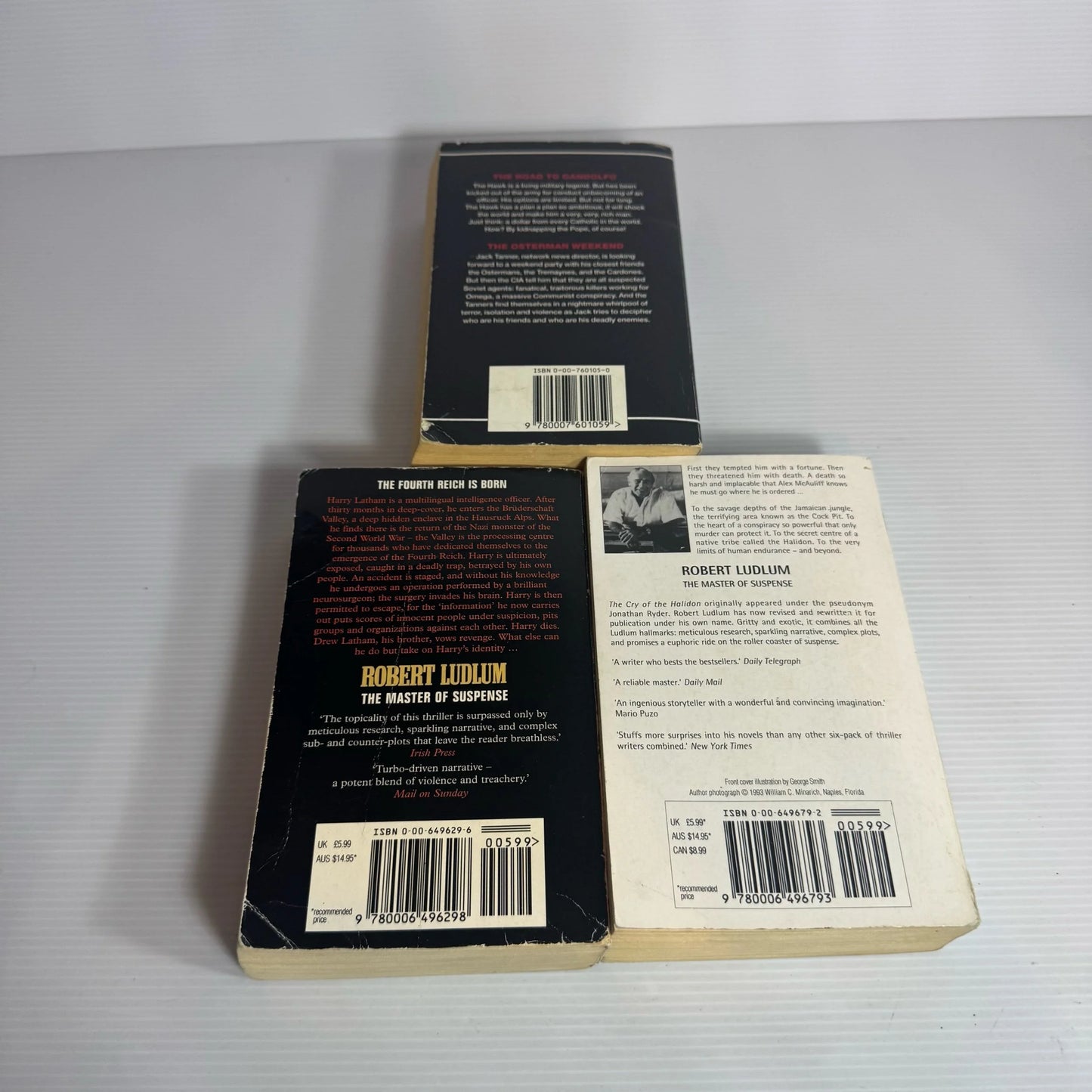 Robert Ludlum Book Bundle x 3 Books x 4 Stories : The Road to Gandolfo, The Osterman Weekend, The Apocalypse Watch, The Crey of the Halidon(2339)