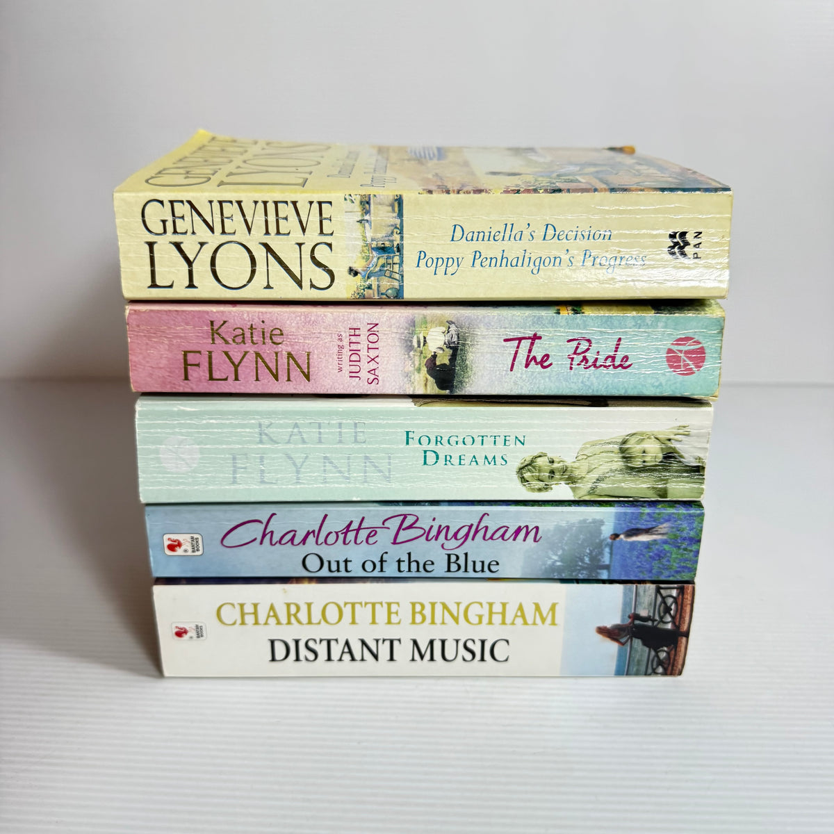 Romantic Bundle x 5 : Daniella's Decision Poppy Penhaligon's Progress, The Pride & Forgotten Dreams - Katie Flynn, Out of the Blue & Distant Music - Charlotte Bingham (3361)