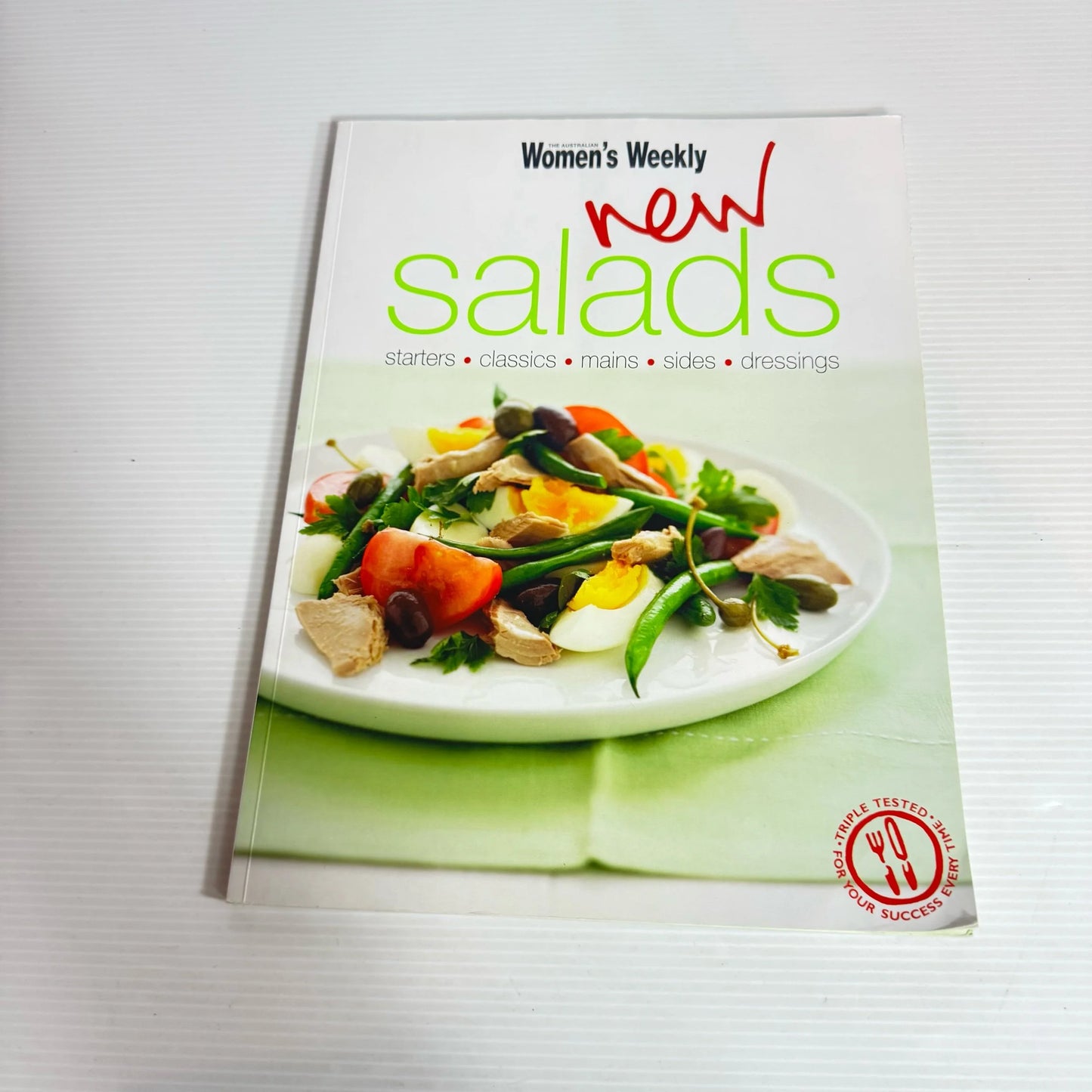 The Australian Women's Weekly x 2 Books : New Curries & New Salads (2262)