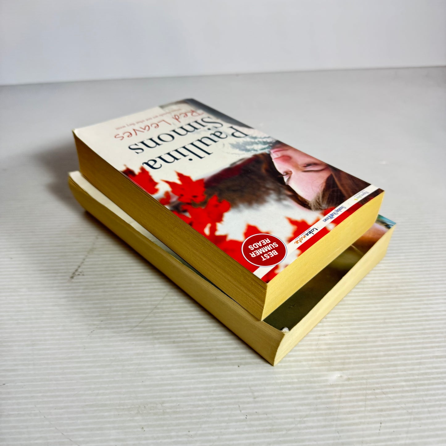 Paullina Simons Book Bundle x 2 : Red Leaves & Tully (3031)