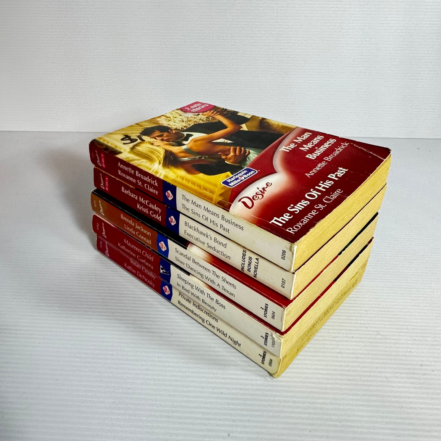 Mills & Boon Desire 2:1 Book Bundle x 5 Books : 10 Stories (3162)