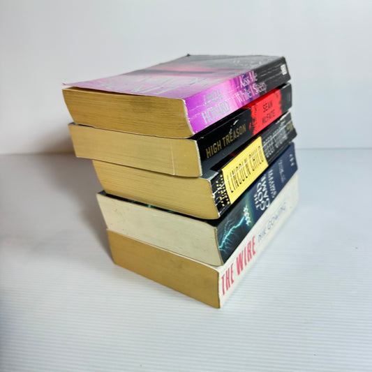 Crime Thriller Bundle x 5 : Kiss Me While I Sleep - Linda Howard, Deep Storm - Lincoln Child, The God Game - Clinton Smith, The Wire - Nik Gowing, High Treason - Sean McFate (3384)