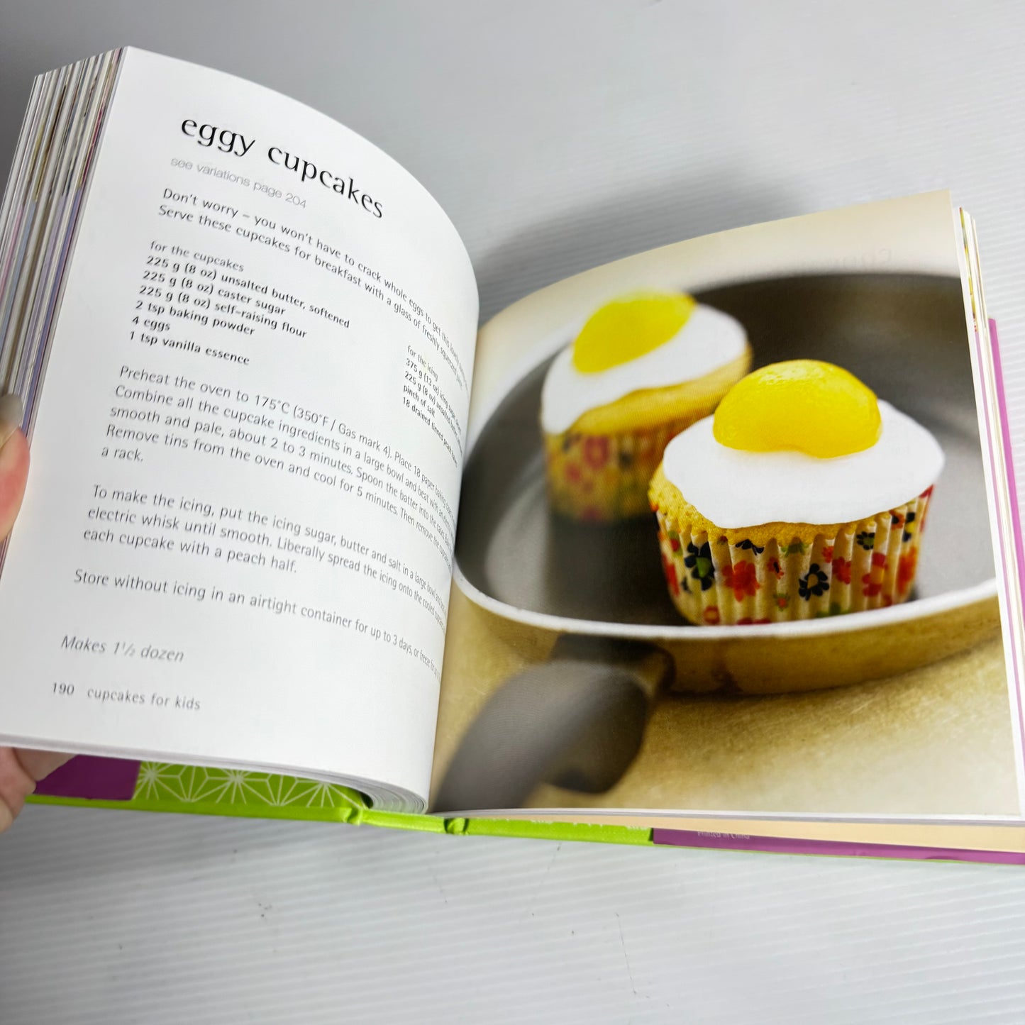 Cupcake Book Bundle x 3 Books : 500 Cupcakes, Cupcakes, A Collection of Delicious Recipes Cupcakes(3210)