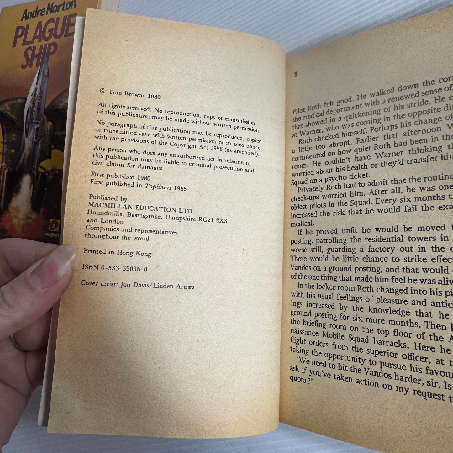 Science Fiction Book Bundle x 3 Books : Star Wars Return of the Jedi, Red Zone, & Plague Ship (2591)