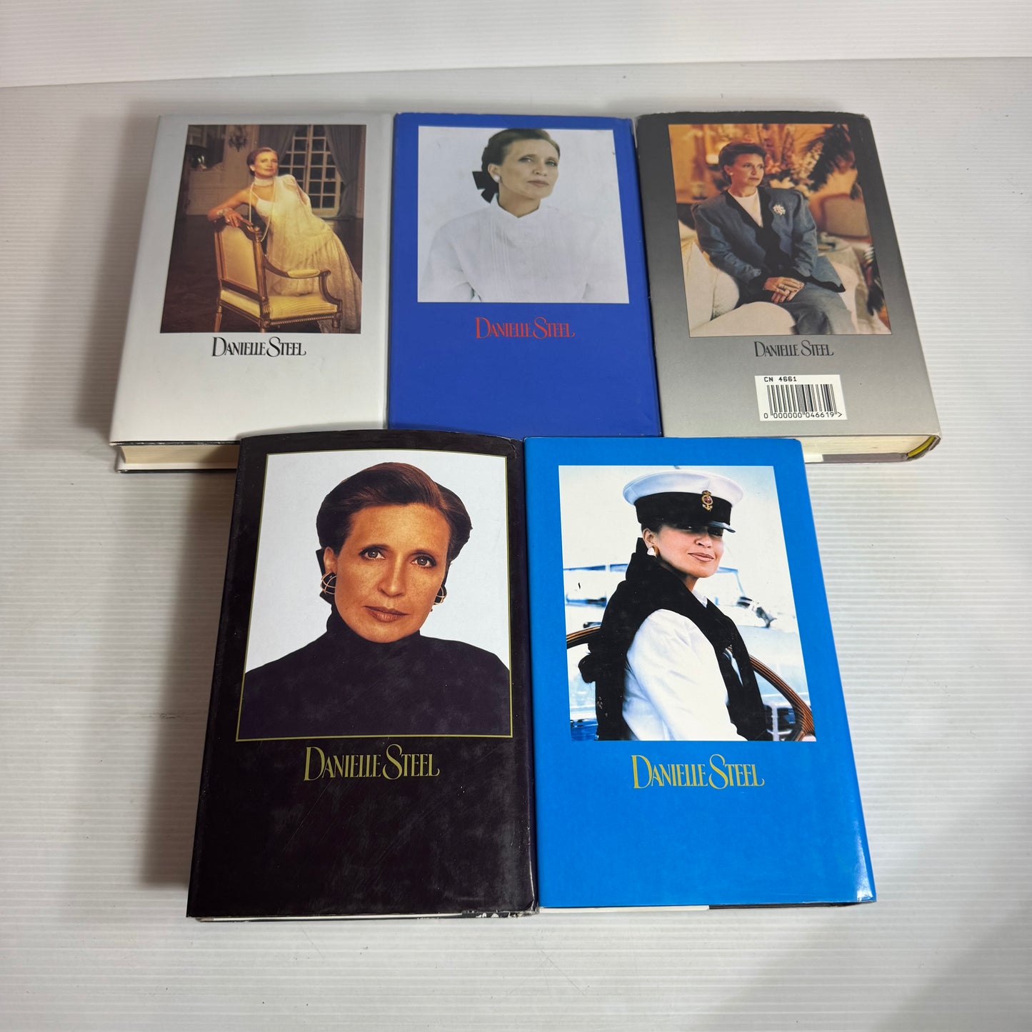 Danielle Steel Hardcover Book Bundle x 5 : Irresistible Forces, The Ghost, Vanished, Bittersweet, The Long Road Home(2825)