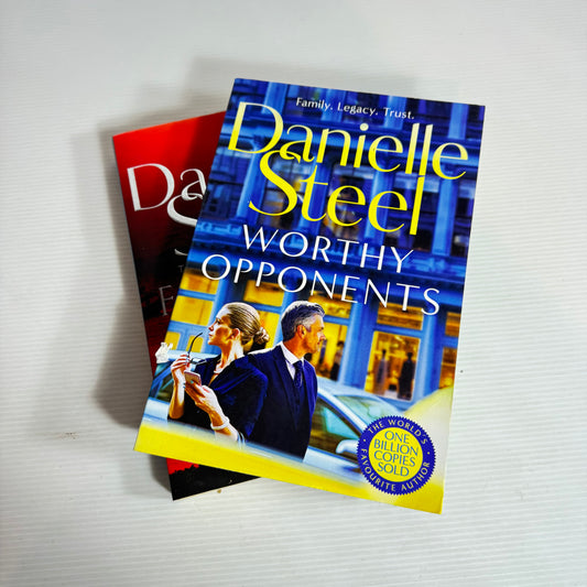 Danielle Steel Book Bundle x 2 Books : Fall From Grace & Worthy Opponents (2463)