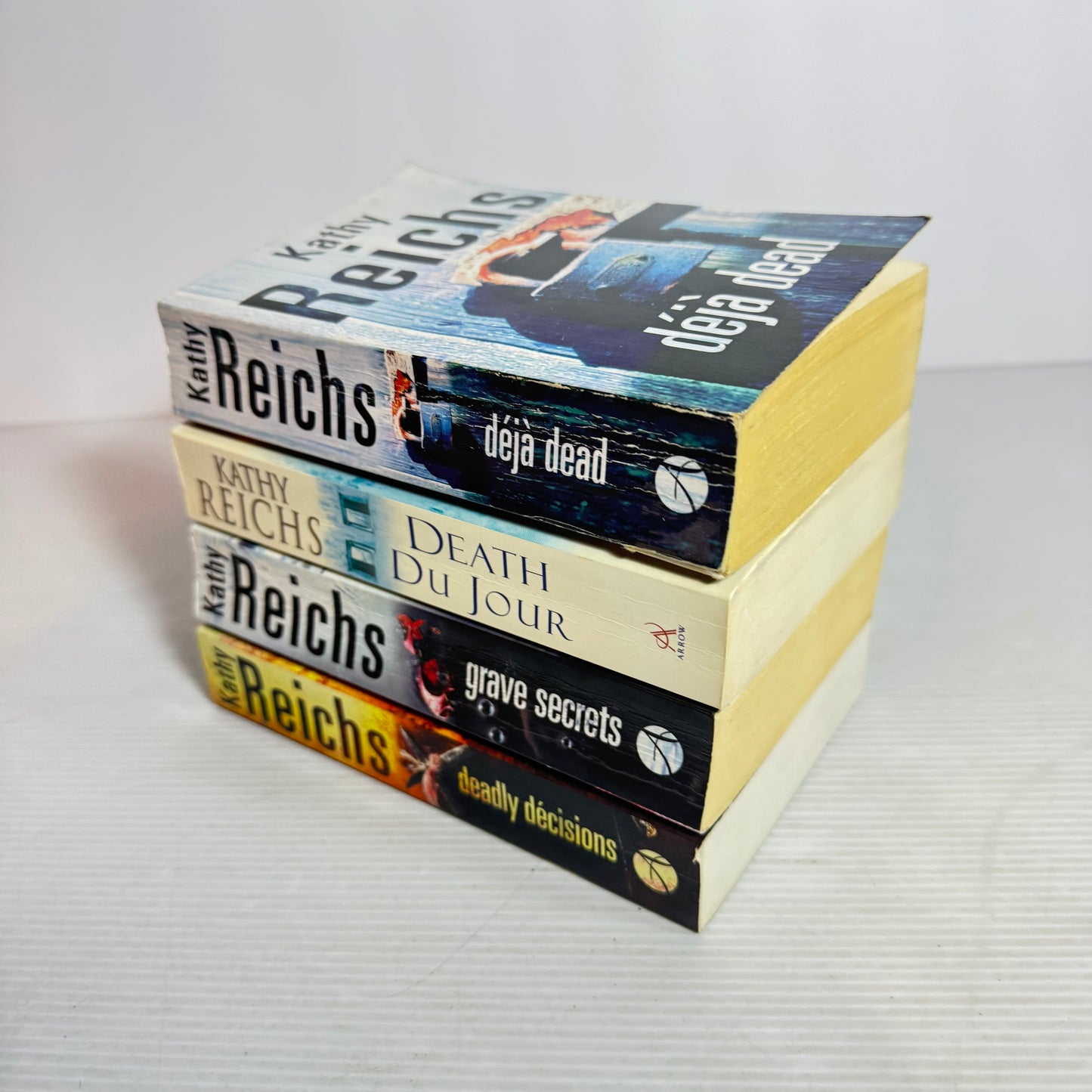 Kathy Reichs Book Bundle x 4 : Death Du Jour, Deadly Decisions, Deja Dead, Grave Secrets (2847)