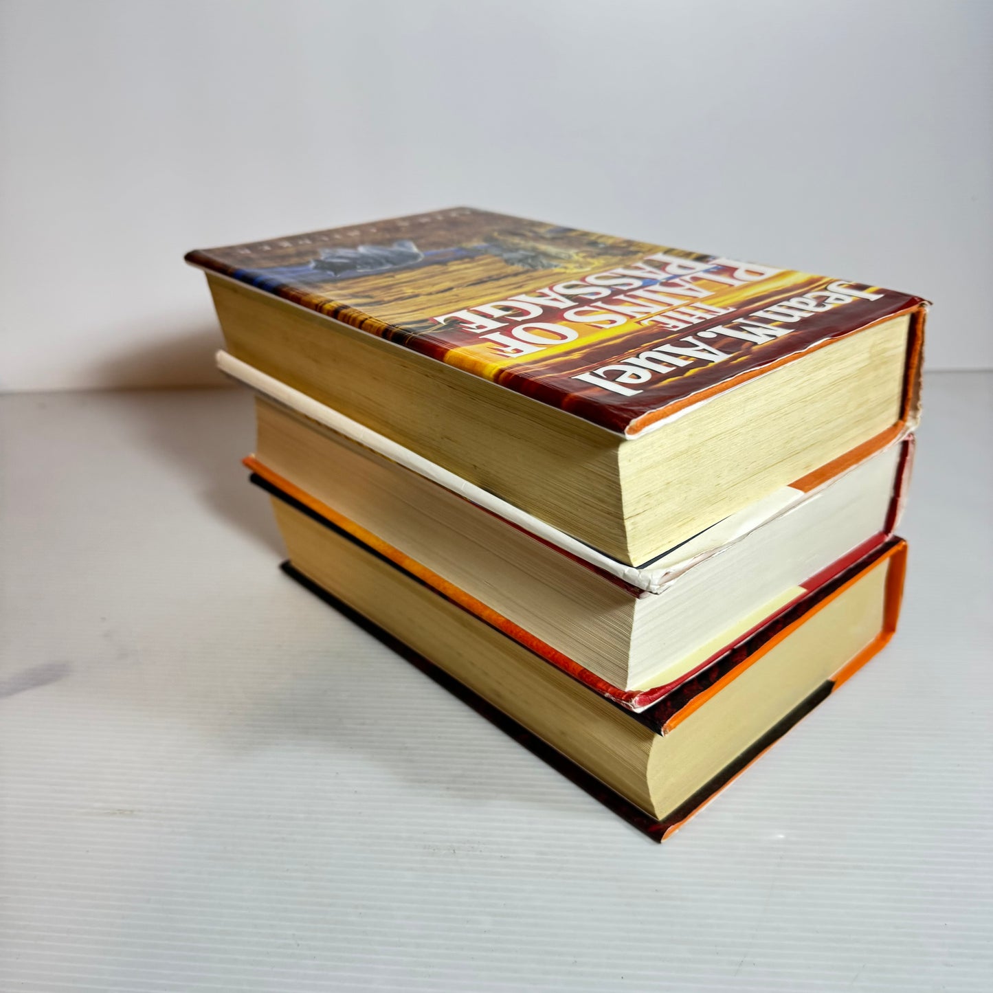 Jean M. Auel Book Bundle x 3 Books (2445)