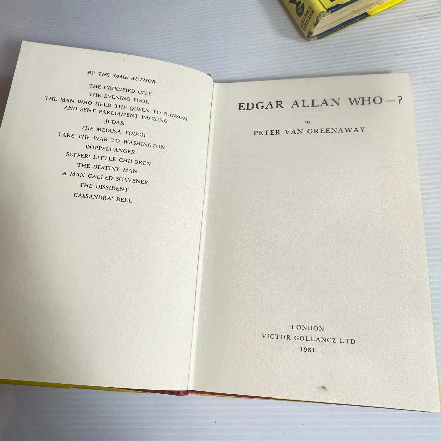 Vintage Crime Thriller Book Bundle x 4 Books : Mixed Authors (Vintage 1960's-1980's) (2260)