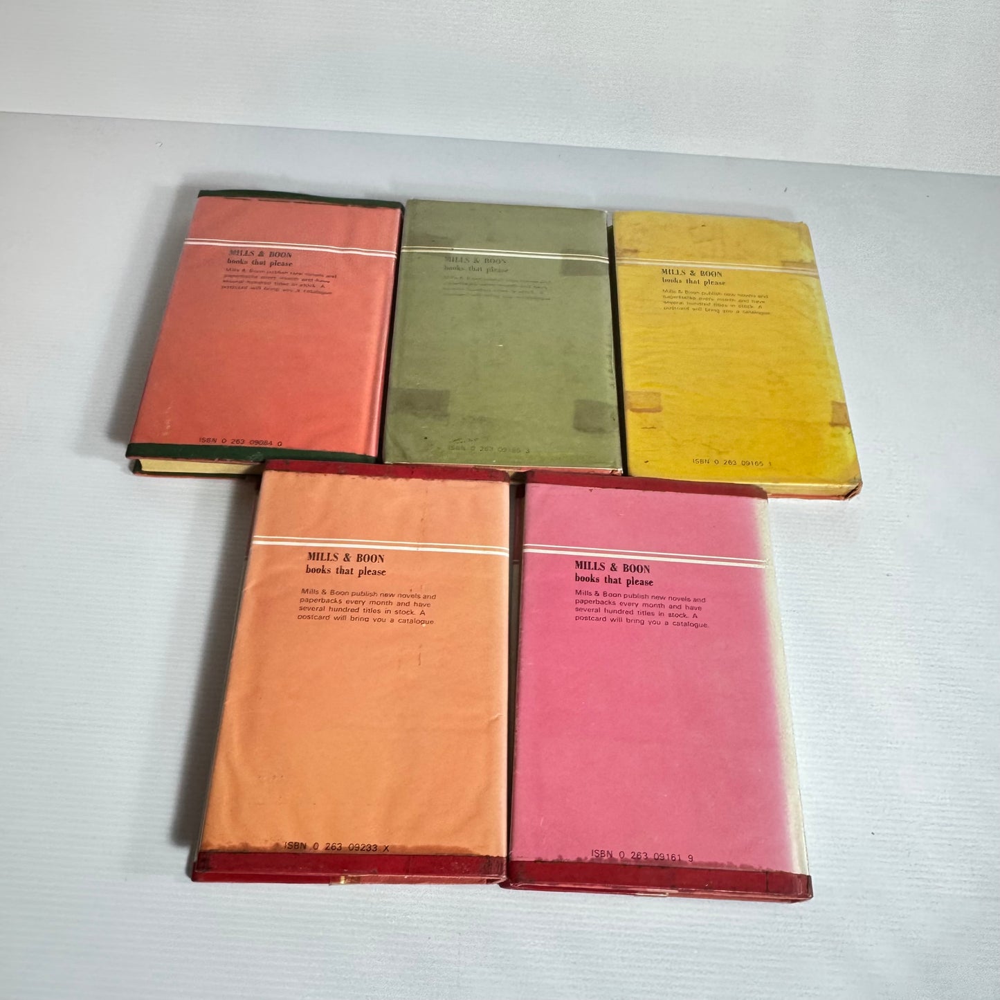 Mills & Boon Vintage Medium Hardcover Book Bundle x 5 Books (Vintage 1977) (3186)