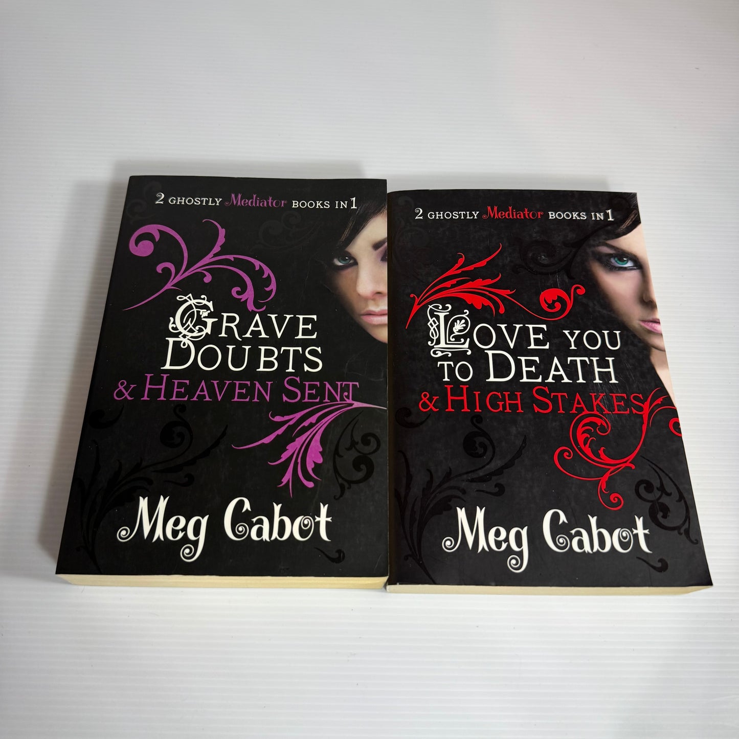 Meg Cabott Book Bundle x 2 Books 4 x Stories : Love You to Death, High Stakes, Graves Doubts, Heaven Sent (3059)