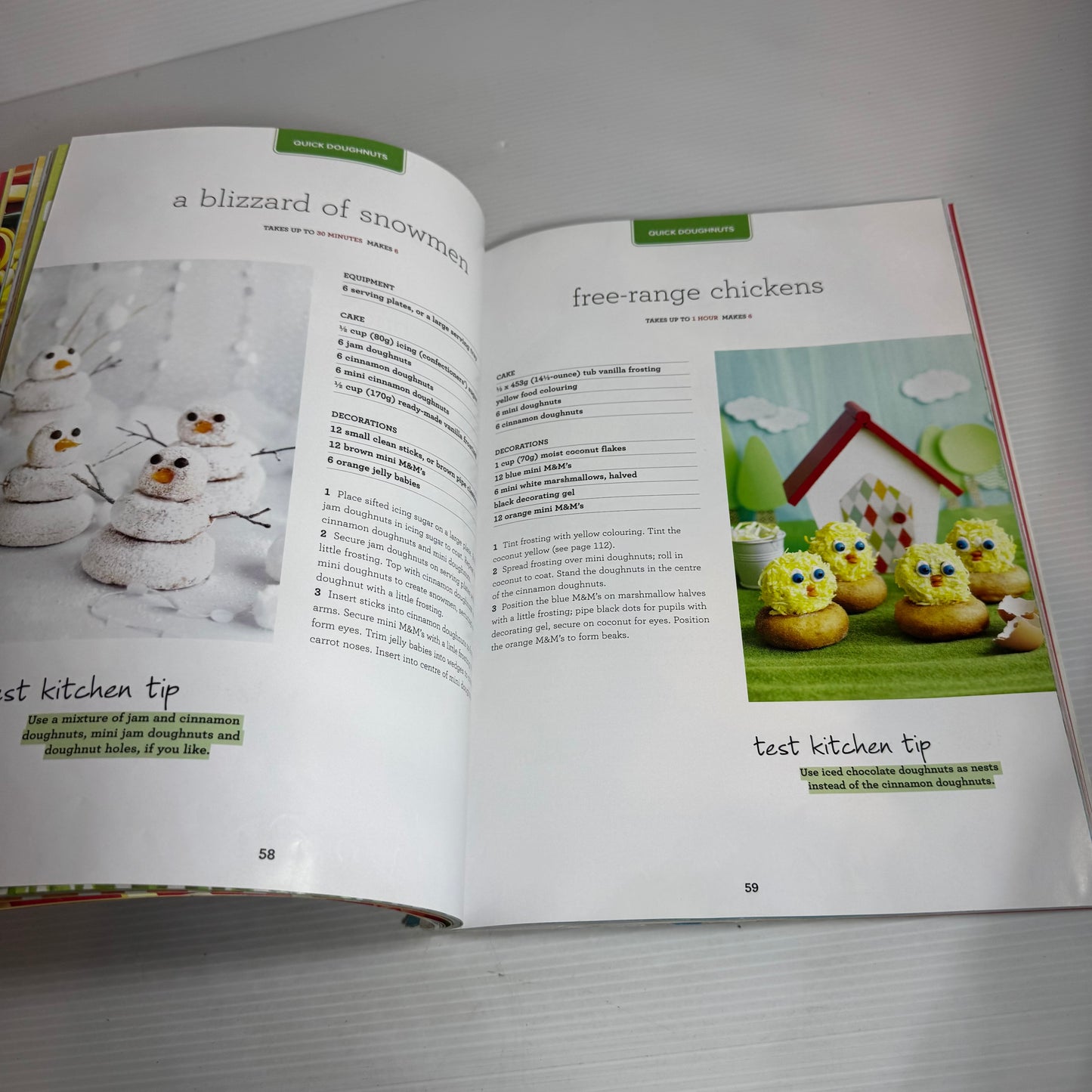 The Australian Women's Weekly Cookbook Bundle x 2 : Barbie Cookbook & Cheat's Cakes(2600)