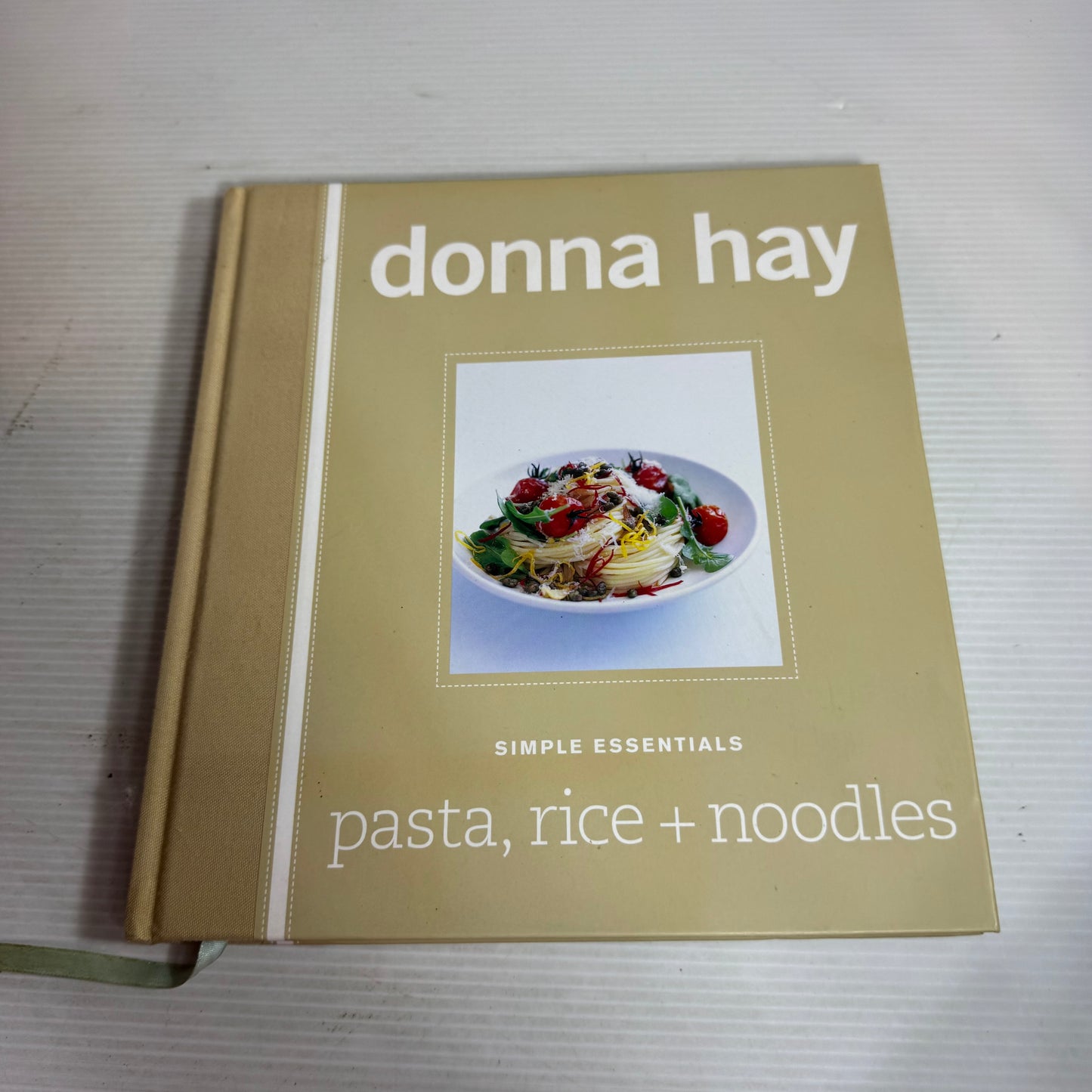 Donna Hay Cookbook Bundle x 3 : Simple Essentials : Pasta, Rice + Noodles, Simple Essentials Salads + Vegetables, Modern Classics Book 1(2910)
