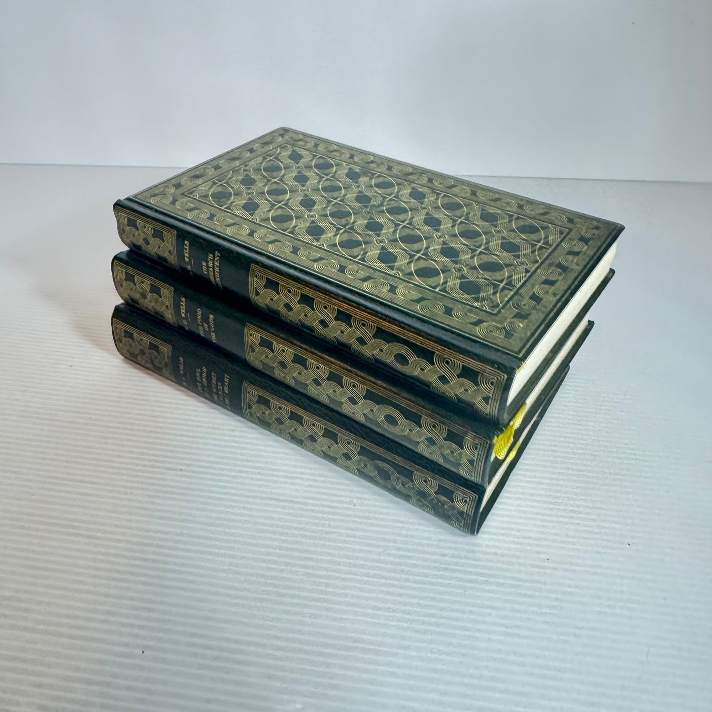 H.G. Wells Book Bundle x 3 Books 4 x Stories (Vintage 1969) (2523)