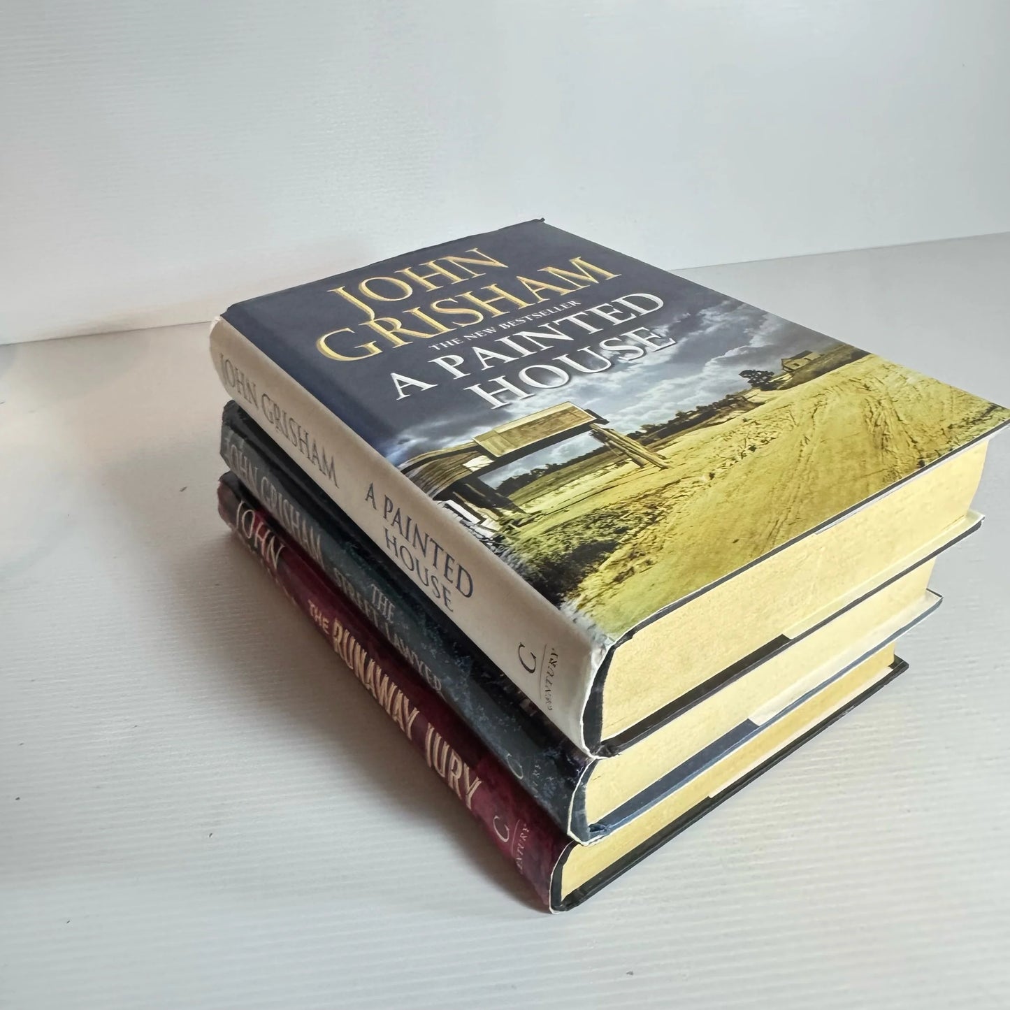 John Grisham Book Bundle x 3 Books : A Painted House, The Runaway Jury & The Street Lawyer (2211)