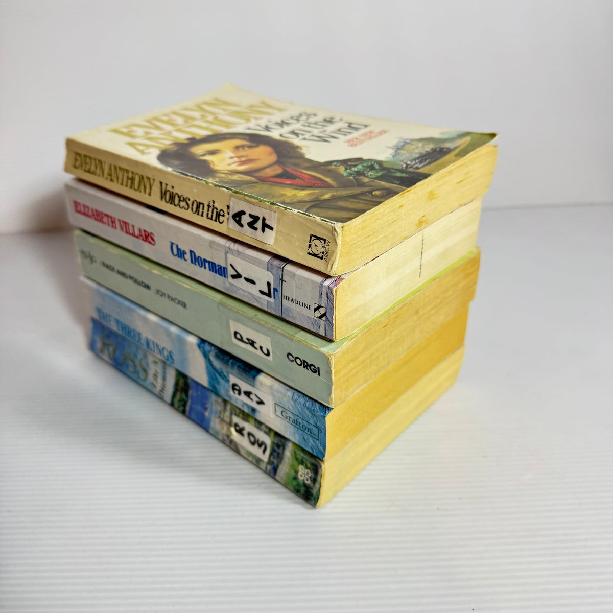 Historical Romance Bundle x 5 : Hearts of Gold - Jessica Stirling, To Wed A Wicked Prince - Jane Feather, The Firebrand - Susan Wiggs, Touch Not the Cat & The Last Enchantment - Mary Stewart,(3396)