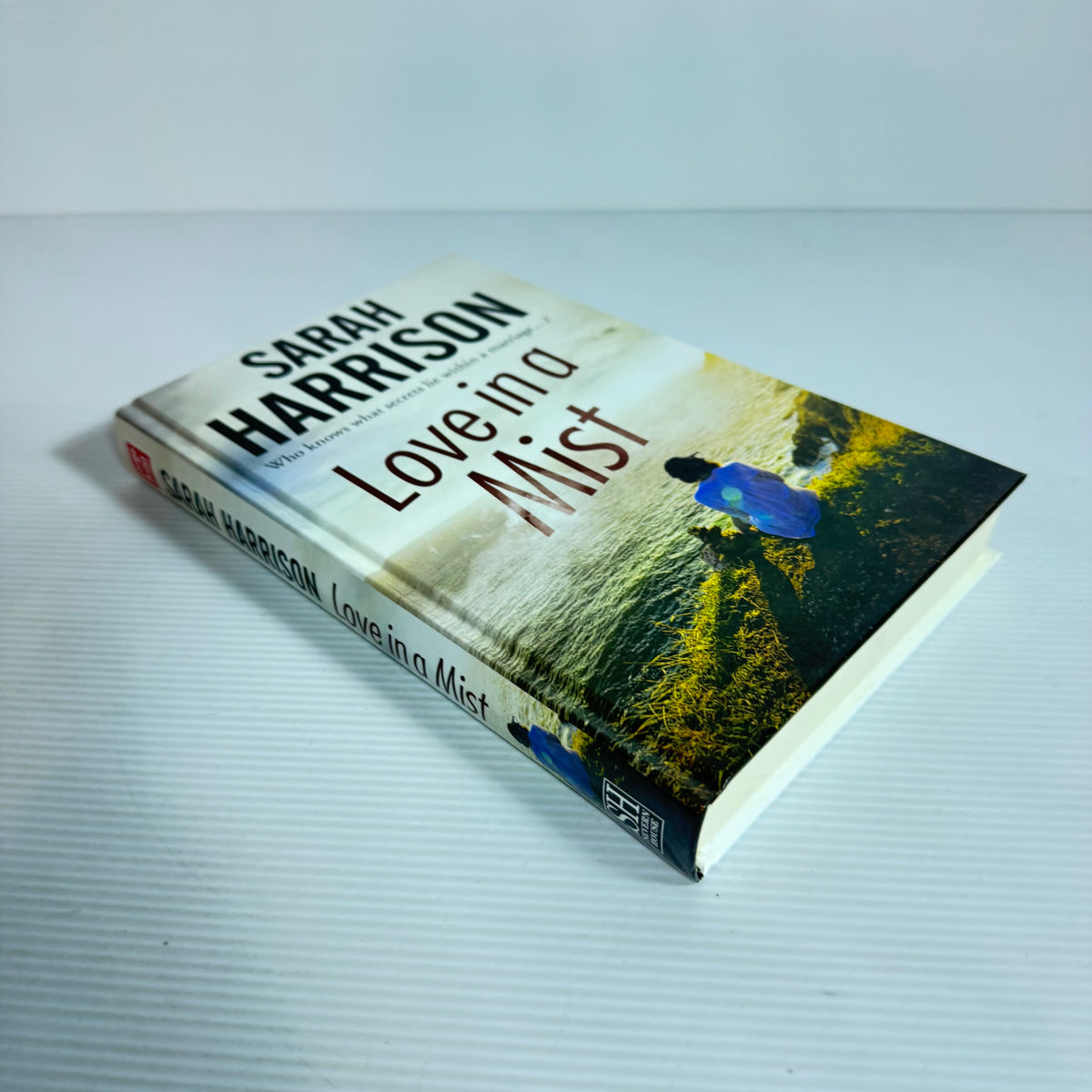 Love in a Mist - Sarah Harrison (Large Print) (New)