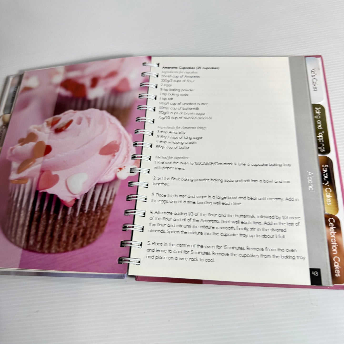 Cupcake Book Bundle x 3 Books : 500 Cupcakes, Cupcakes, A Collection of Delicious Recipes Cupcakes(3210)