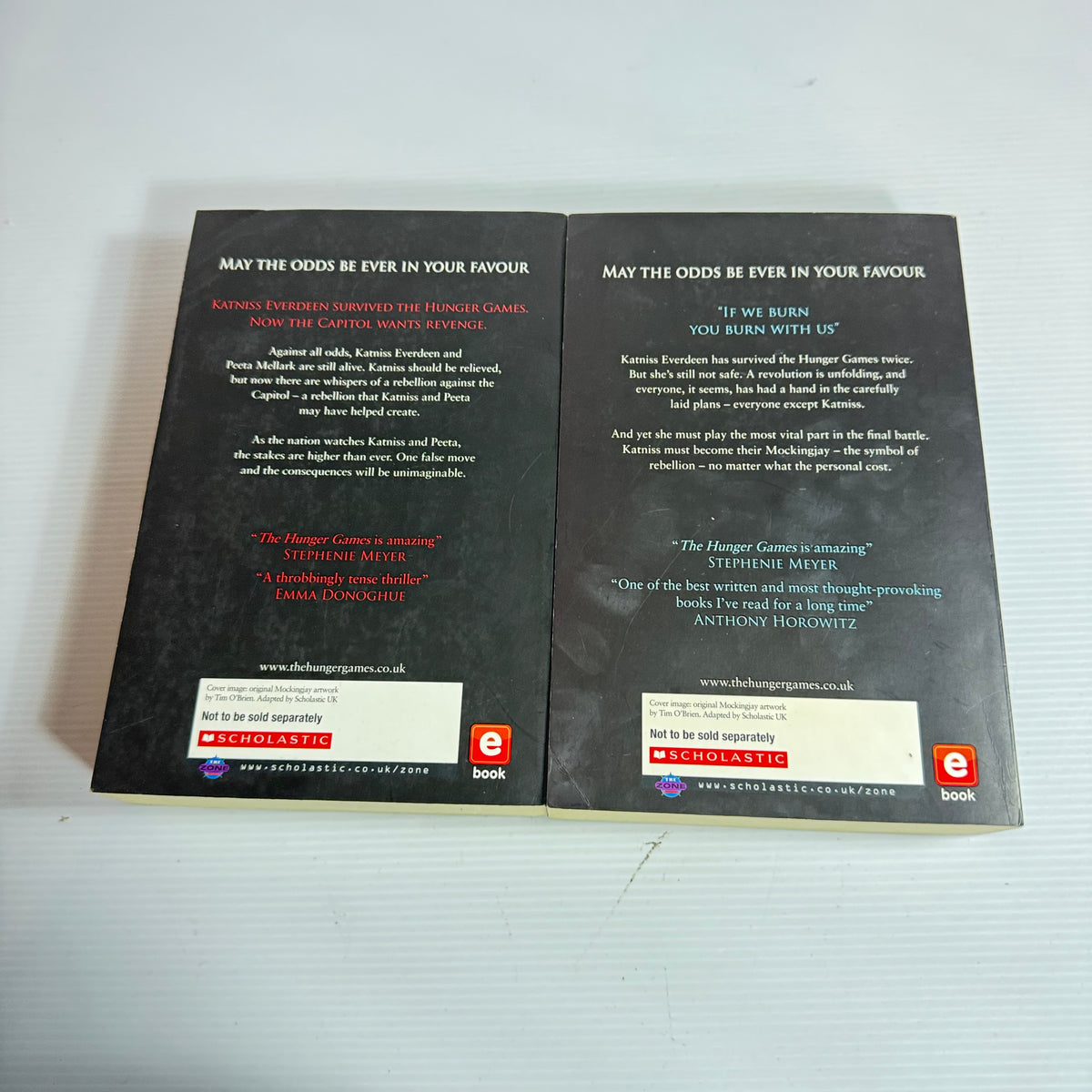 Suzanne Collins Hunger Games Book Bundle x 2 The Hunger Games & Mocking Jay (3271)