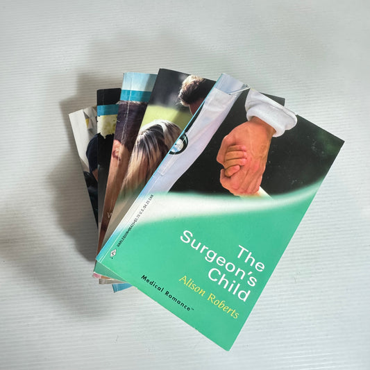 Mills & Boon Medical Romance Book Bundle 5 x Books 8 x Stories (2494)