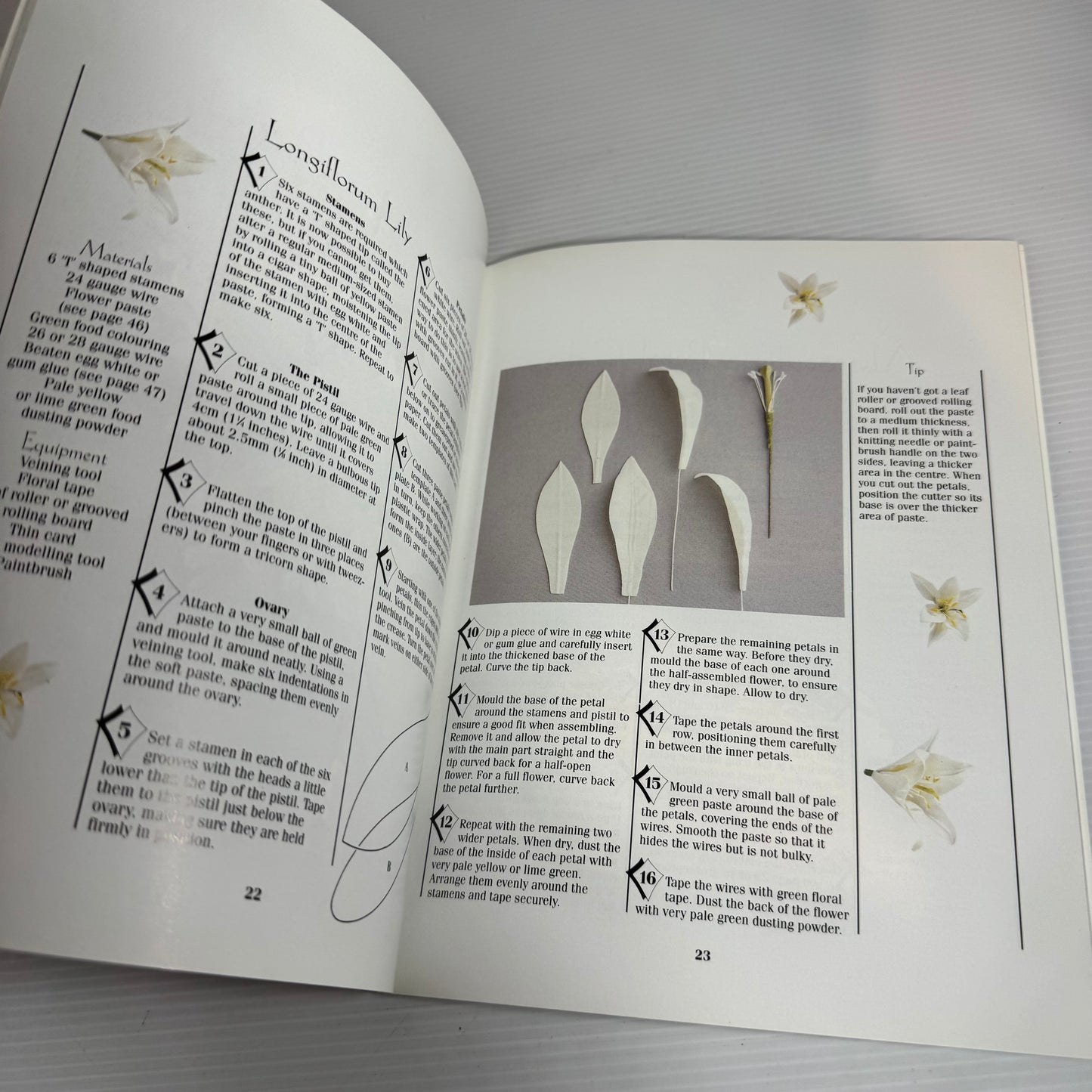 Sugar Craft / Icing Book Bundle x 2 Books : Creative Sugarpaste & Wedding Flowers(2478)