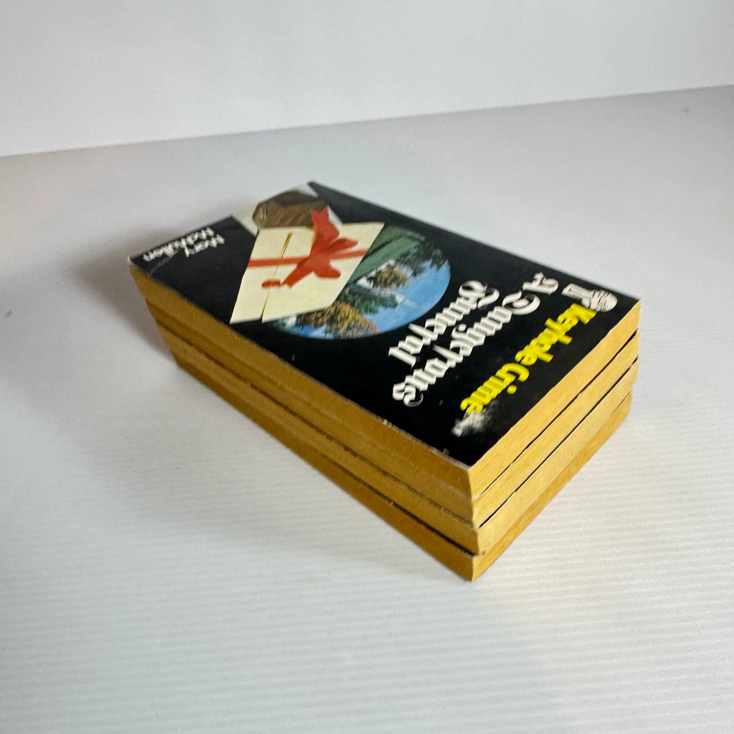 Keyhole Crime Vintage Book Bundle x 4 Books : Books 1, 3, 4, & 5 (Vintage 1980's) (2202)