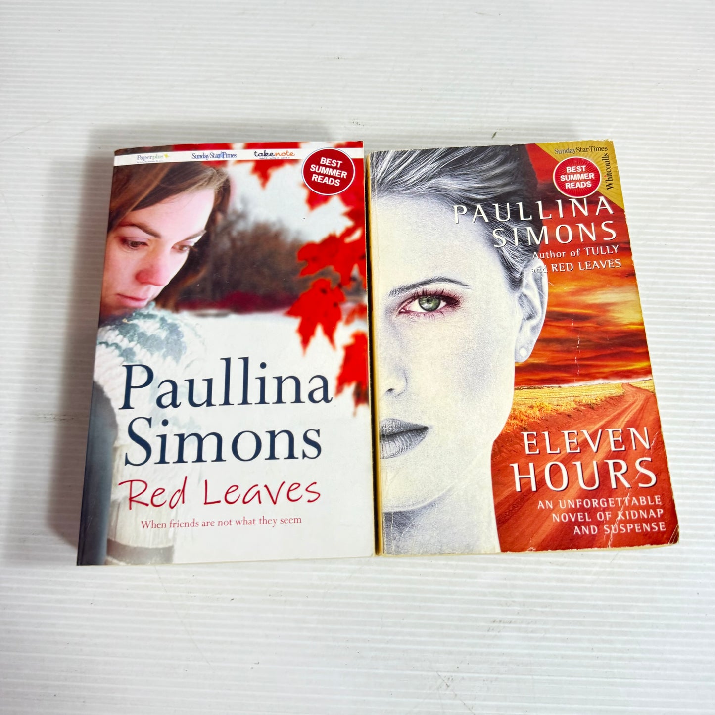 Paullina Simons Book Bundle x 2 Books : Eleven Hours & Red Leaves (2878)