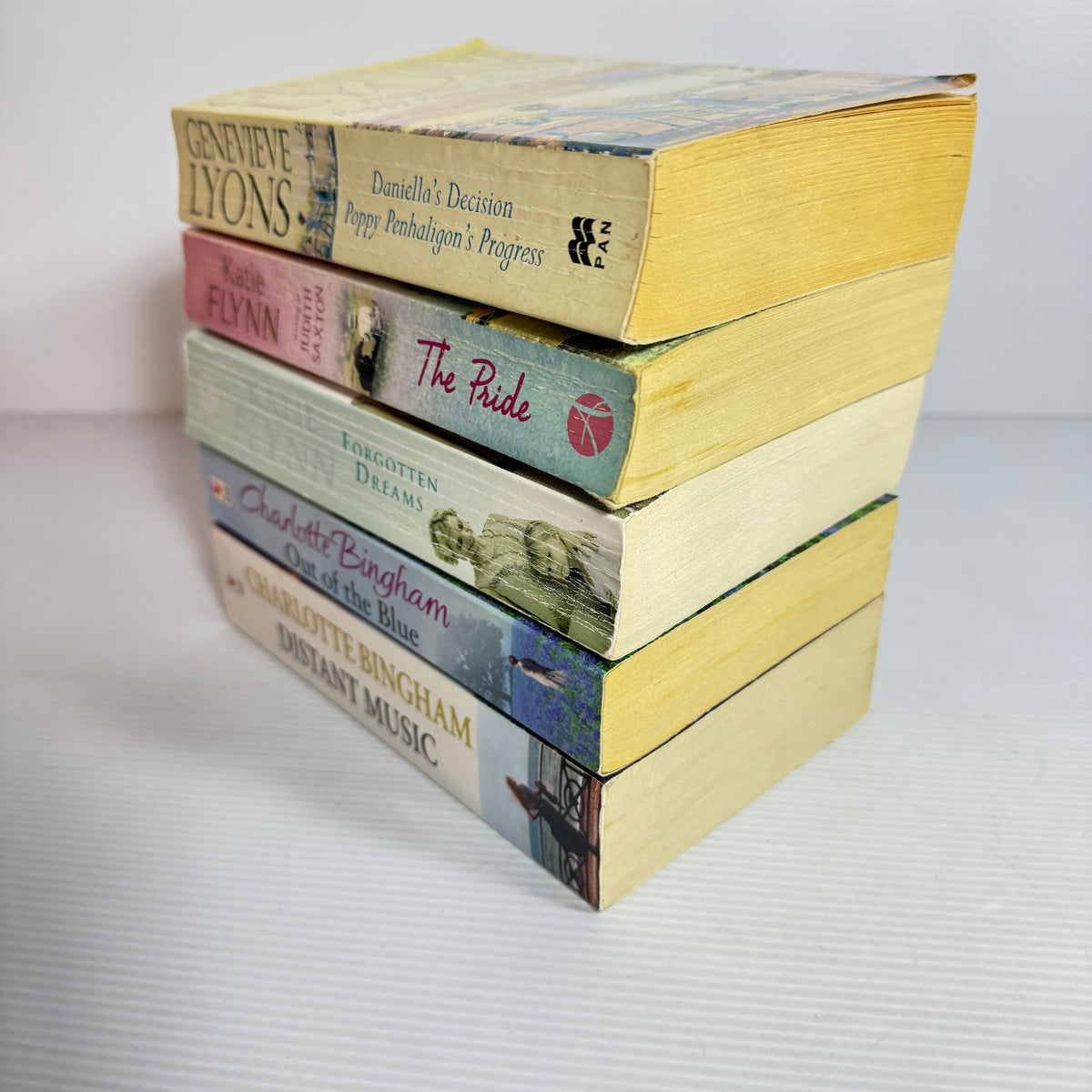 Romantic Bundle x 5 : Daniella's Decision Poppy Penhaligon's Progress, The Pride & Forgotten Dreams - Katie Flynn, Out of the Blue & Distant Music - Charlotte Bingham (3361)