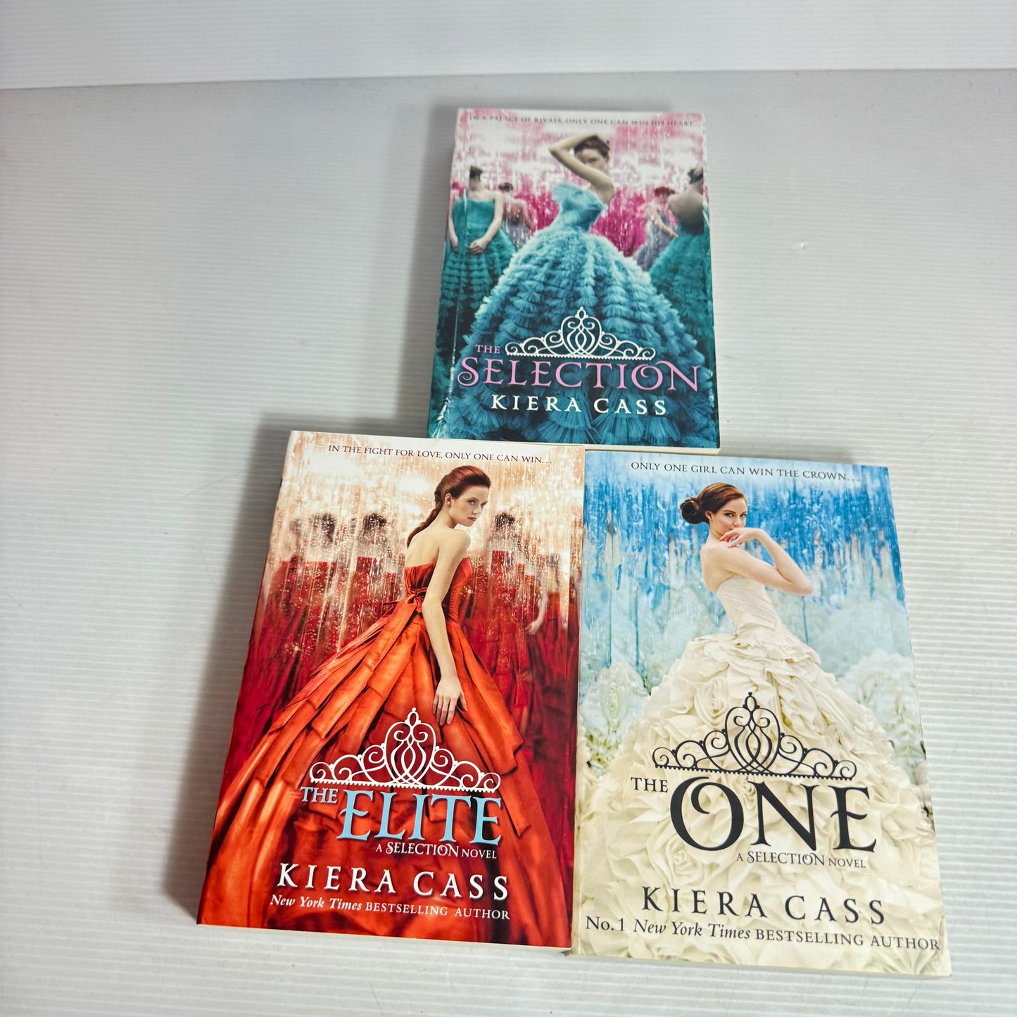 Kiera Cass Selection Book Bundle x 3 : The Selection, The Elite, The One (3002)