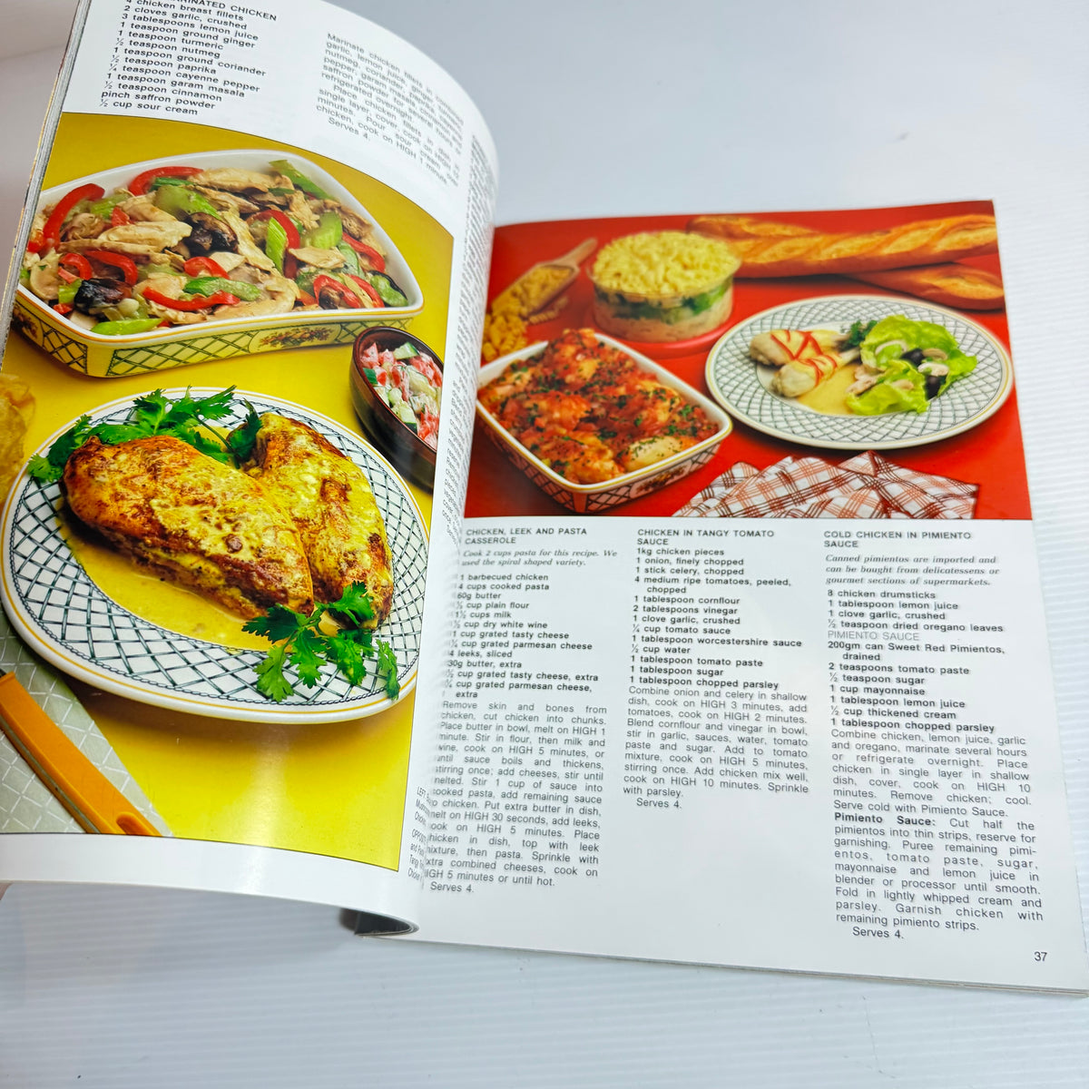 Microwave Cookbook Bundle x 2 : The New Zealand Microwave Cookbook - Jan Bilton & the Australian Women's Weekly Microwave Cookbook (Vintage 1980's)(3321)
