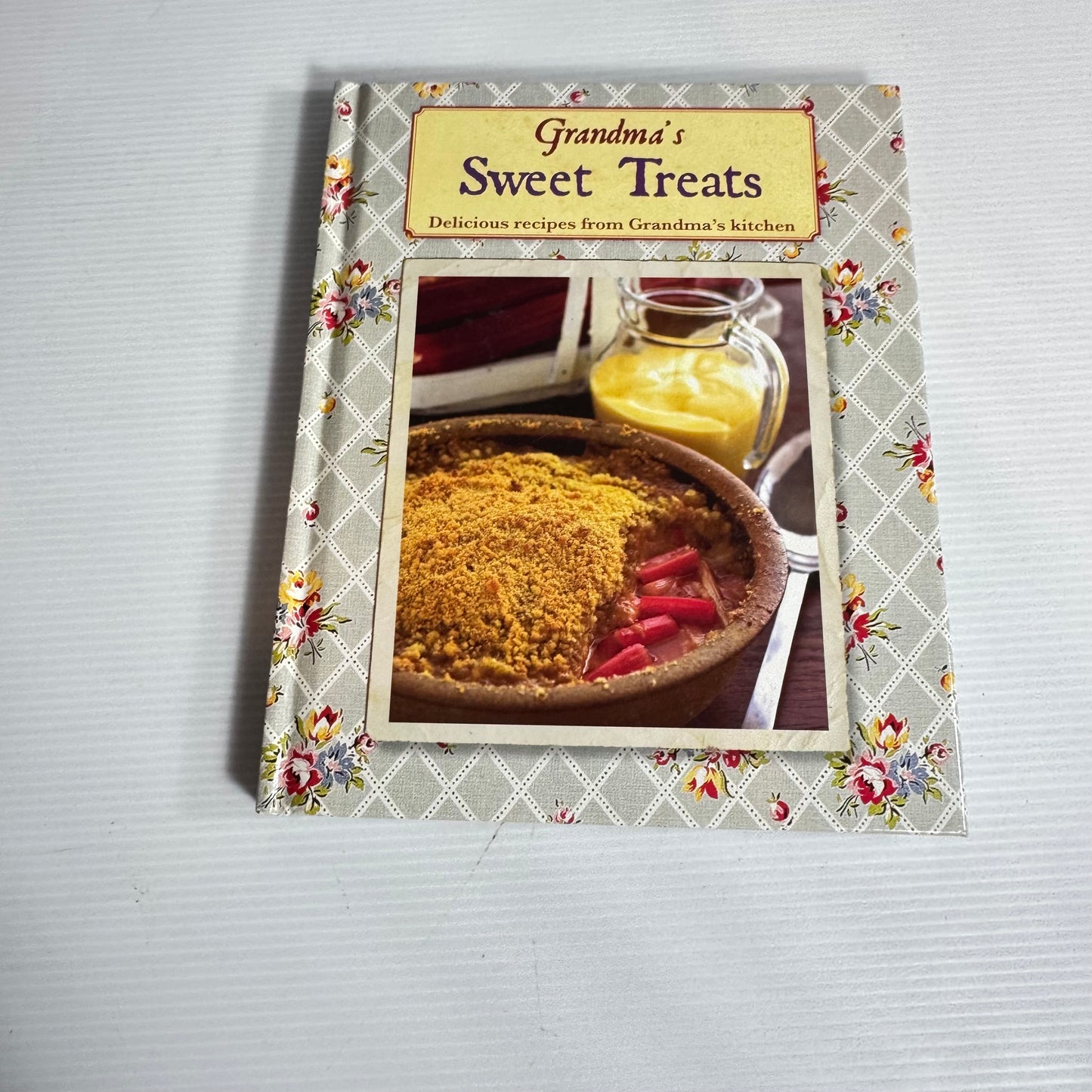 Baking Book Bundle x 3 : Cake Bible, Sweet and Simple Chocolate, Grandma's Sweet Treats (3206)