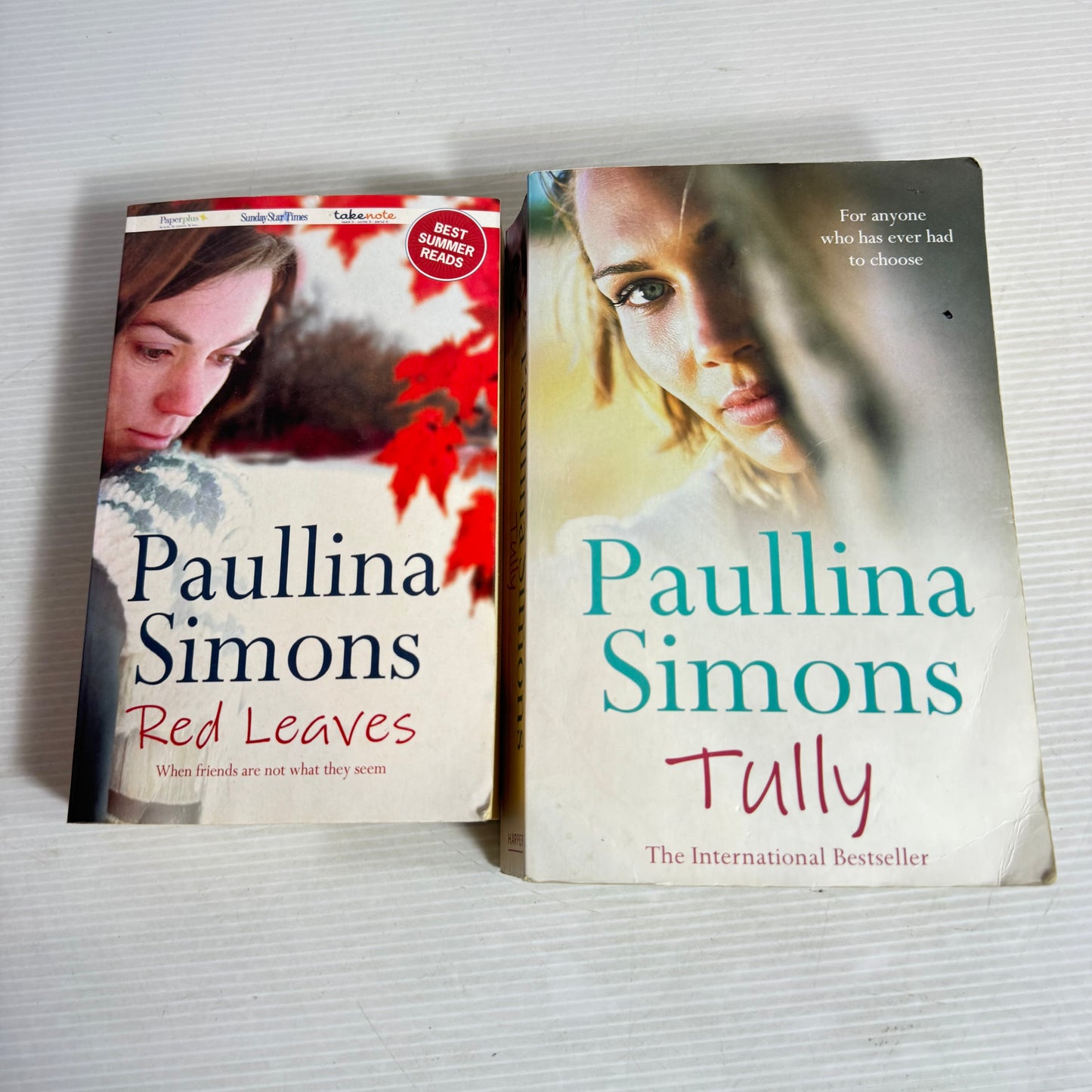 Paullina Simons Book Bundle x 2 : Red Leaves & Tully (3031)