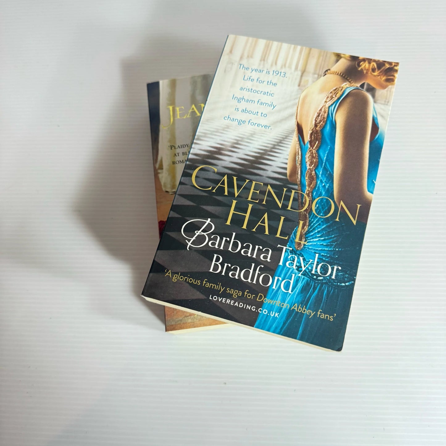 Historical Book Bundle x 2 Books : Cavendon Hall - Barbara Taylor Bradford & Uneasy Lies the Head - Jean Plaidy (2235)