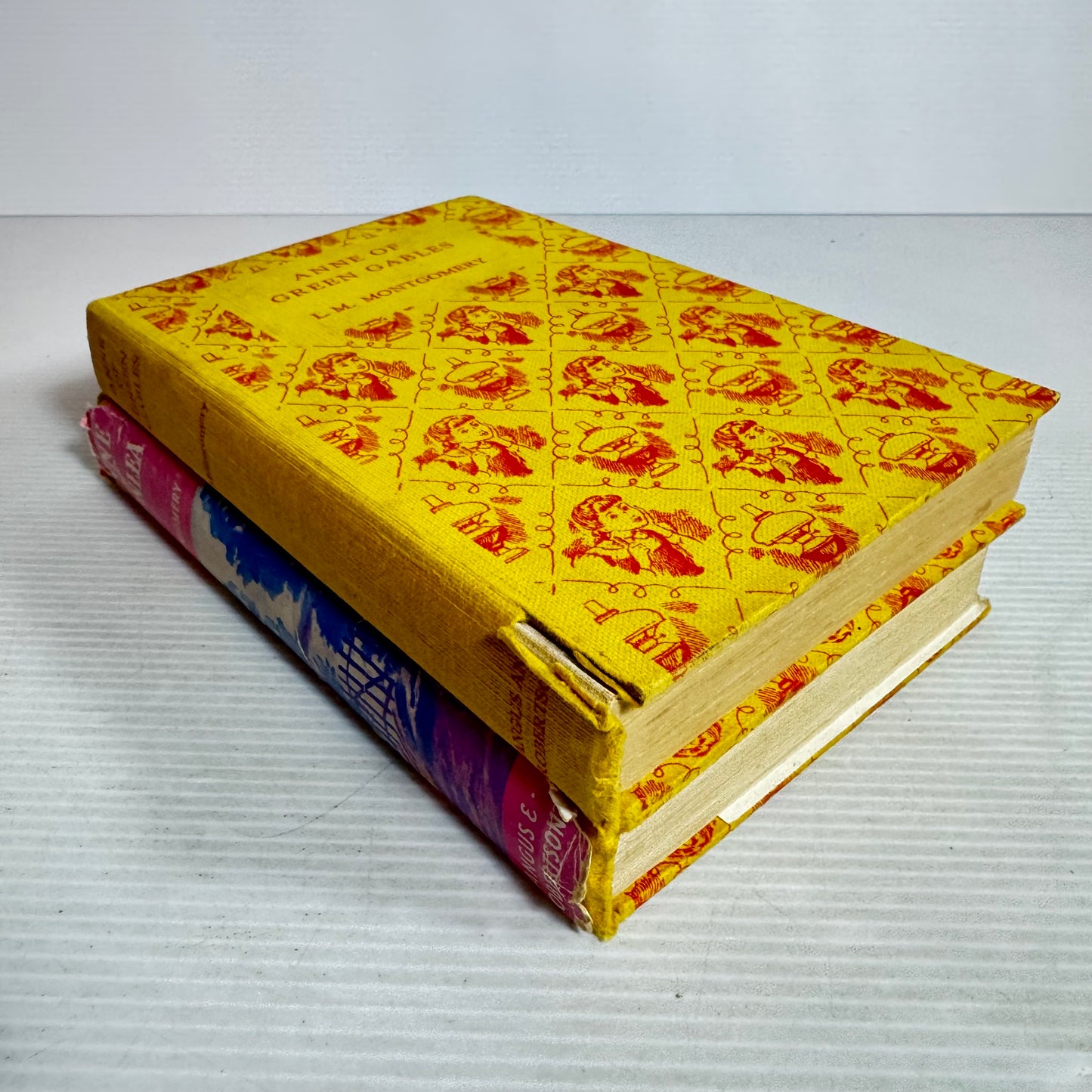 Vintage L.M. Montgomery Book Bundle x 2 : Anne of Green Gables (1955) & Anne of Avonlea (1958) (2851)