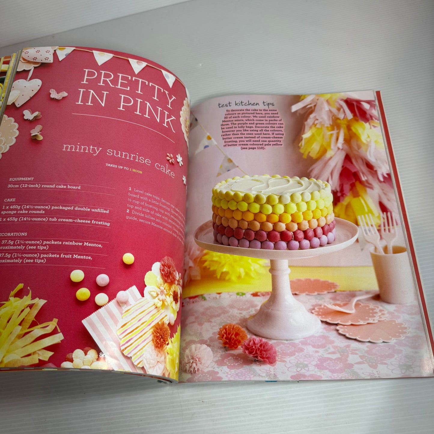 The Australian Women's Weekly Cookbook Bundle x 2 : Barbie Cookbook & Cheat's Cakes(2600)