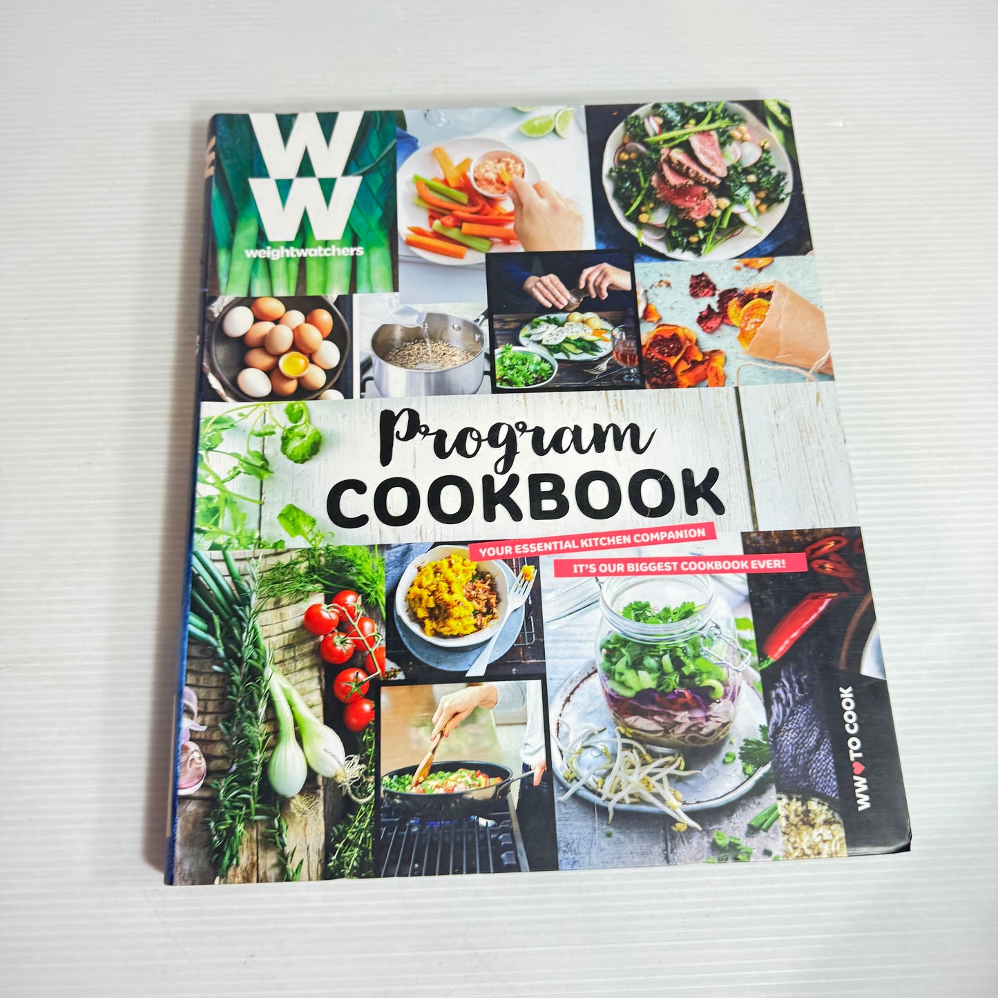 Weight Watchers Cookbook Bundle x 3 Books : The Essential WW Freestyle Cookbook, The Program Cookbooks, (2808)