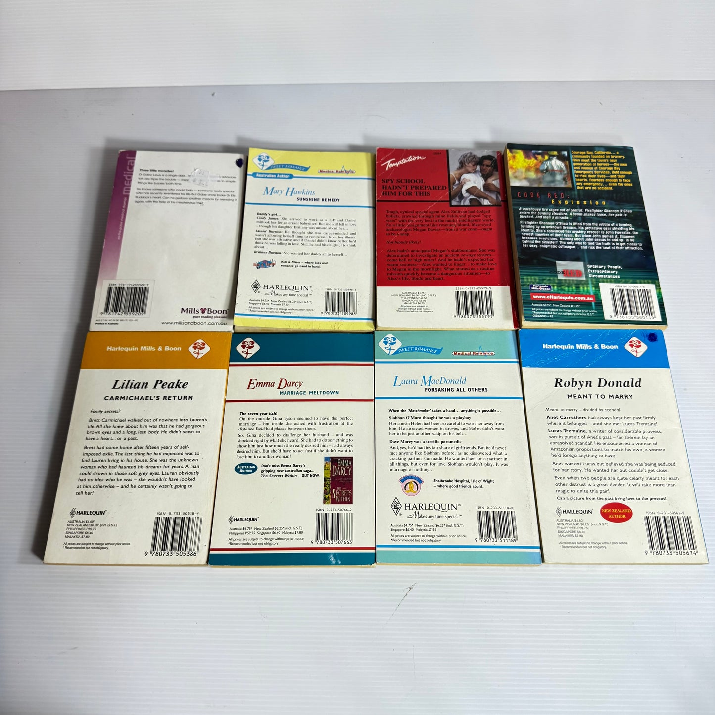 Mills & Boon Mixed Genre Book Bundle x 8 Books (3147)