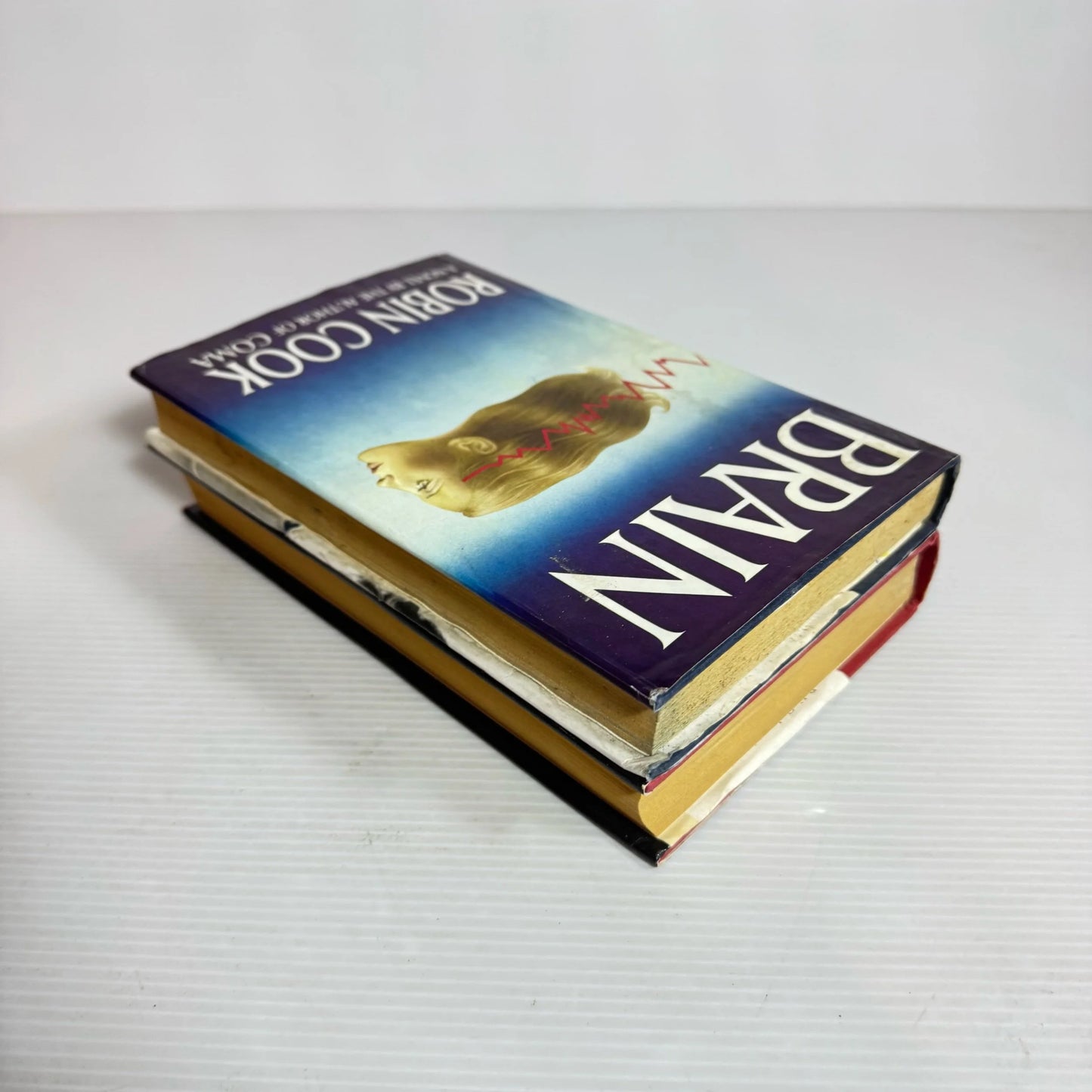 Robin Cook Book Bundle x 2 : Brain & Outbreak (Vintage 1980's) (2266)