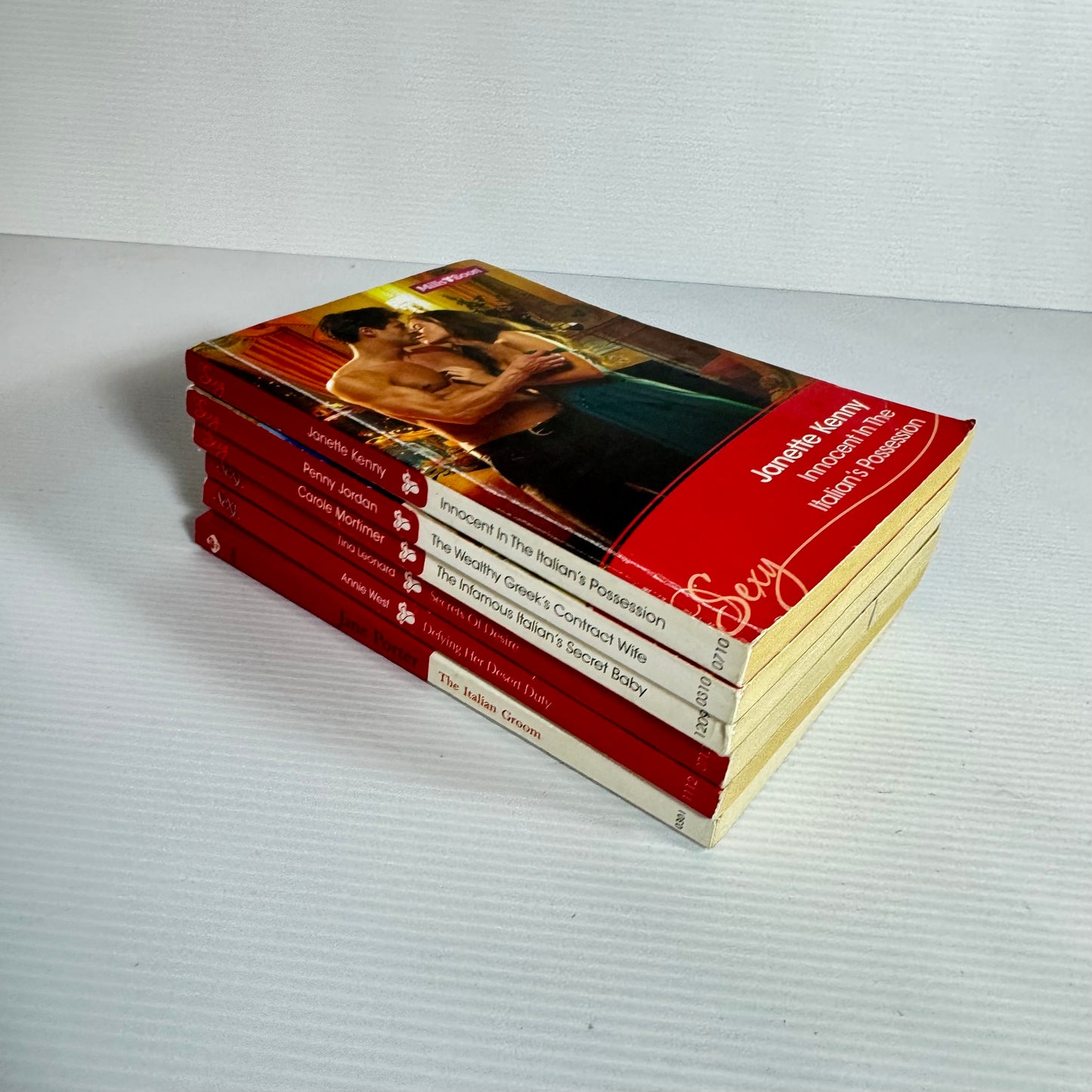 Mills & Boon Sexy Book Bundle x 6 Books (3150)