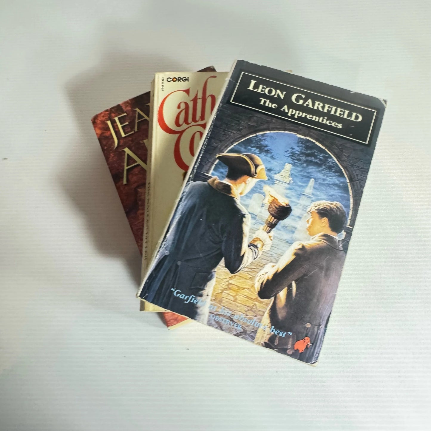 Historical Book Bundle x 3 Books : The Apprentices - Leon Garfield, The Mallen Litter - Catherine Cookson, The Clan of the Cave Bear - Jean M. Auel(2209)