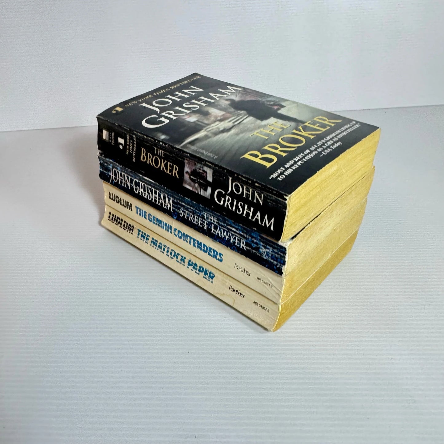 Suspense/Thriller Book Bundle x 4 : John Grisham & Ludlum  (2010)