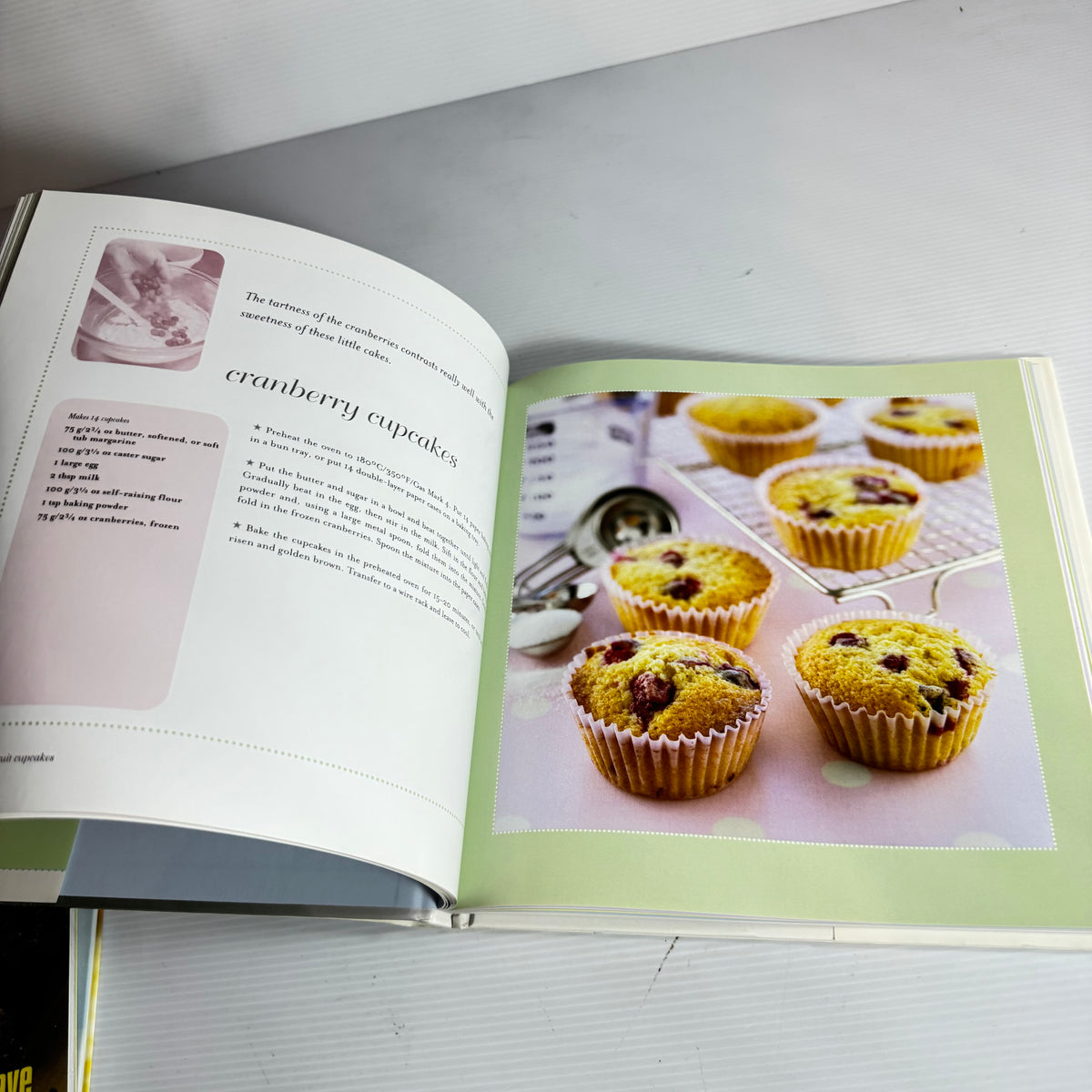 Cupcake Book Bundle x 3 : Fairy Cakes - Hamlyn, Zombie Cupcakes - Zilly Rosen, Cupcakes - Susanna Tee(3221)