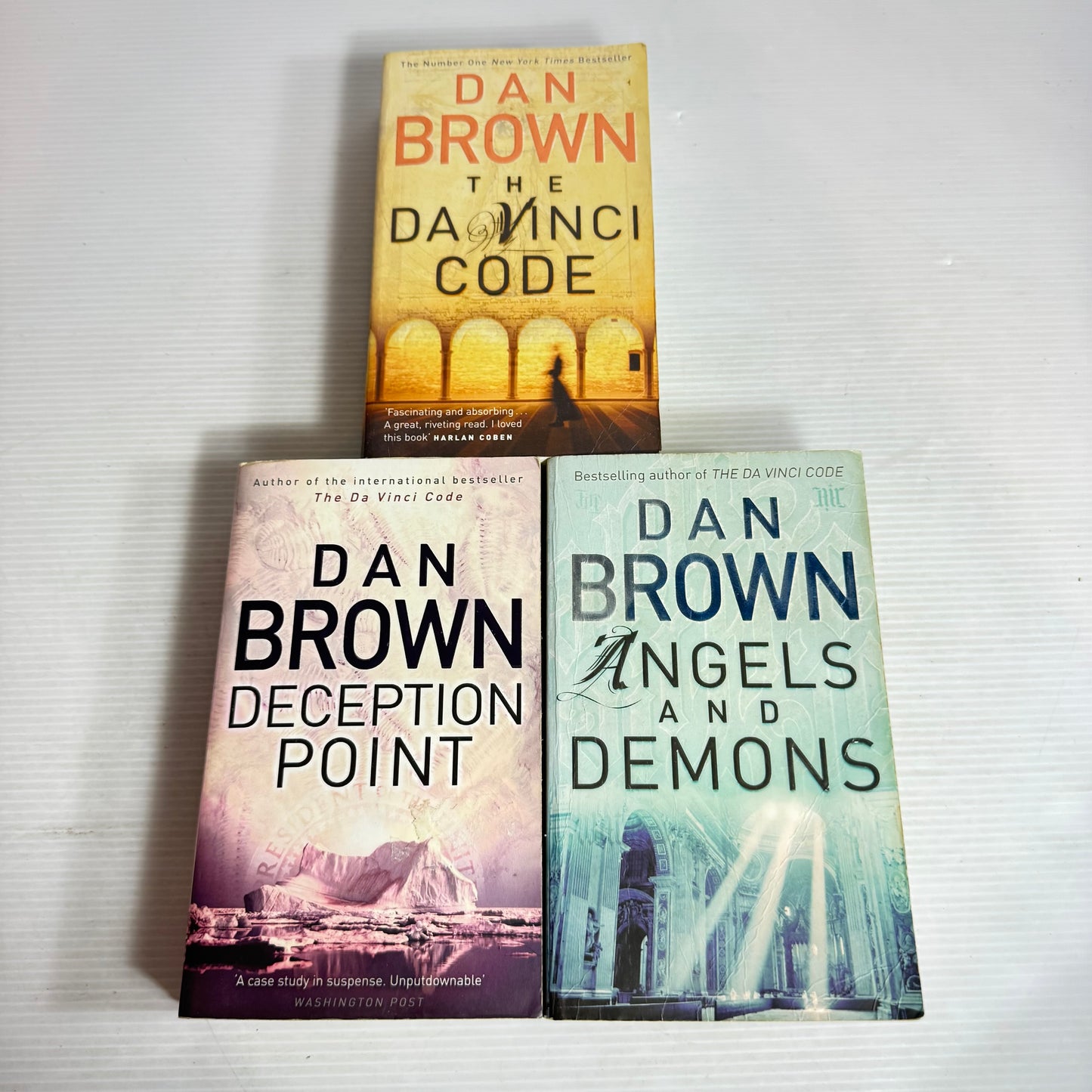 Dan Brown Book Bundle x 3 Books : The Da Vinci Code, Deception Point, Angels and Demons (2850)
