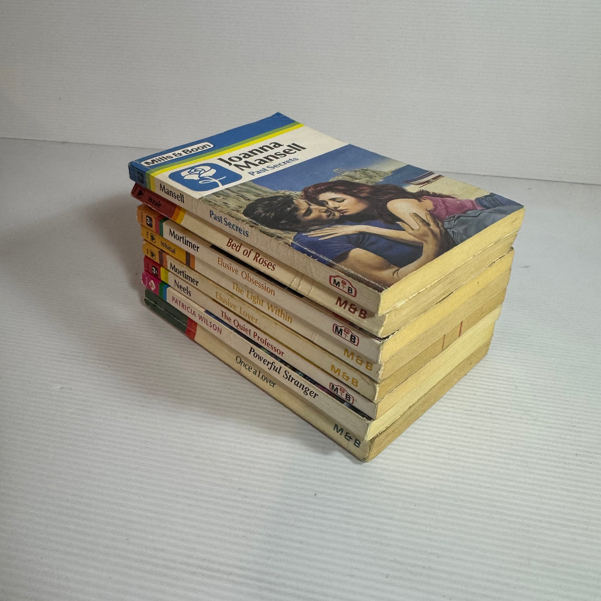 Mills & Boon Vintage Book Bundle x 8 Books (3284)