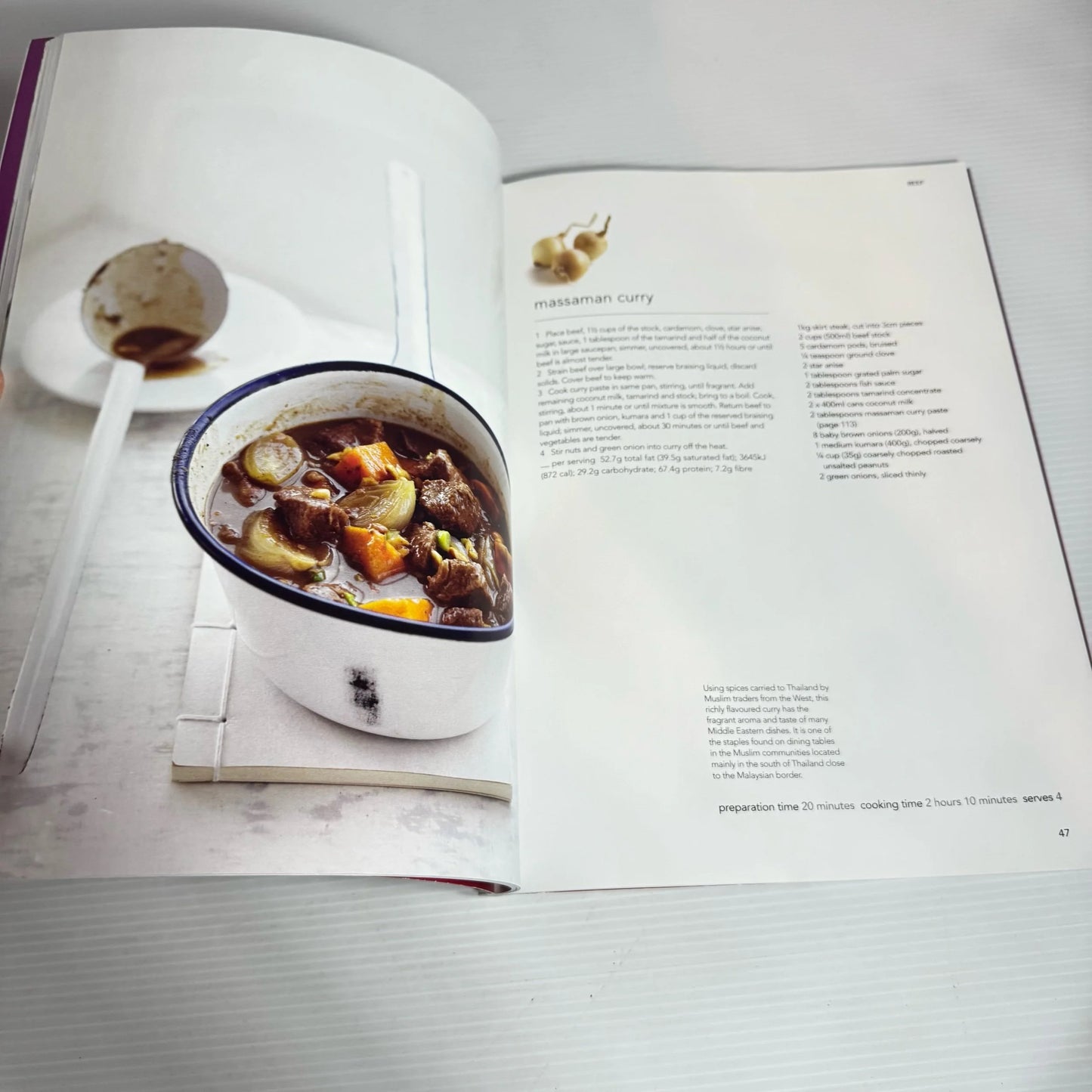 The Australian Women's Weekly x 2 Books : New Curries & New Salads (2262)