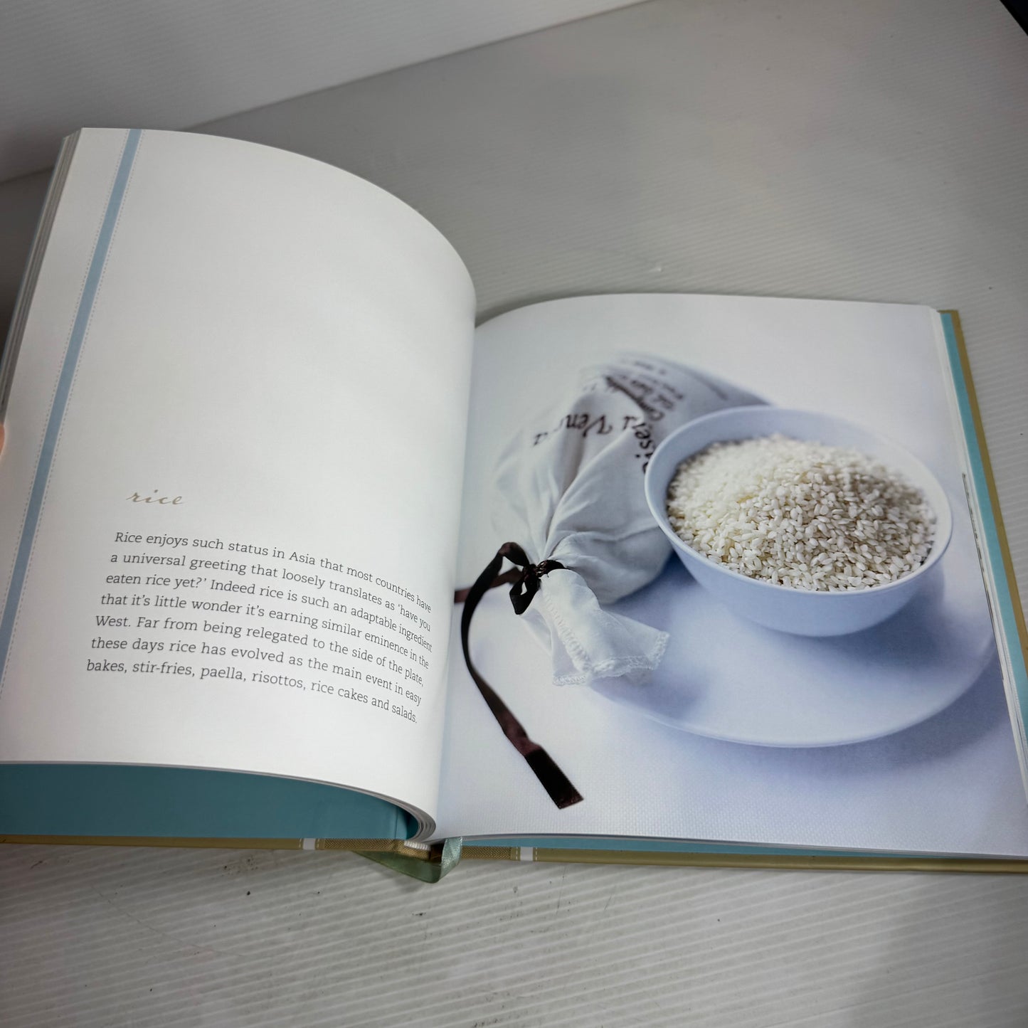 Donna Hay Cookbook Bundle x 3 : Simple Essentials : Pasta, Rice + Noodles, Simple Essentials Salads + Vegetables, Modern Classics Book 1(2910)