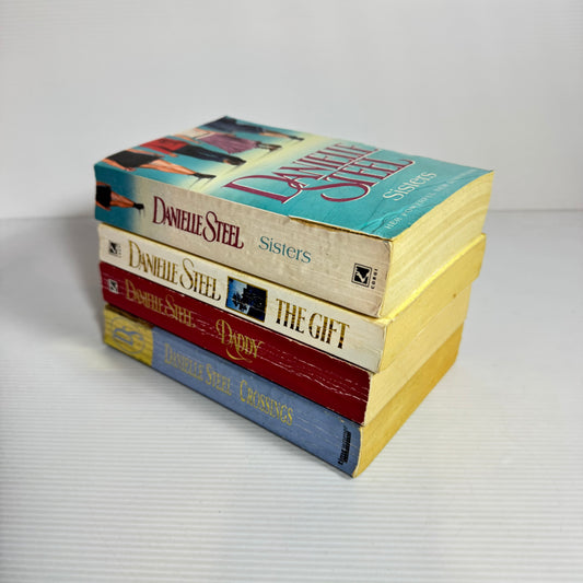 Danielle Steel Bundle x 4 : Sisters, The Gift, daddy, Crossings (3428)