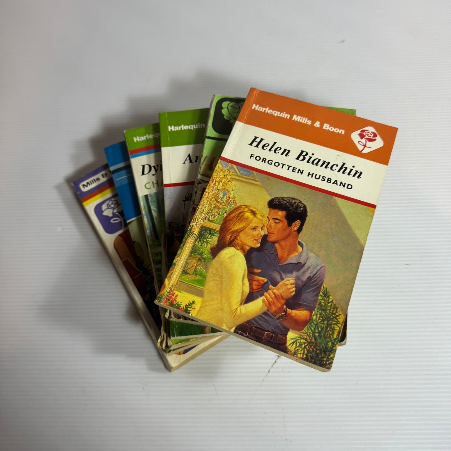 Mills & Boon Vintage Book Bundle x 6 Books (3293)