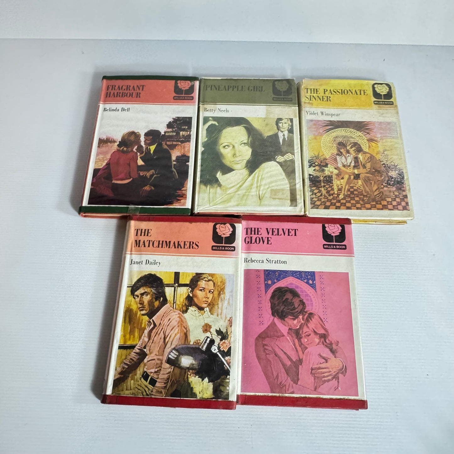 Mills & Boon Vintage Medium Hardcover Book Bundle x 5 Books (Vintage 1977) (3186)