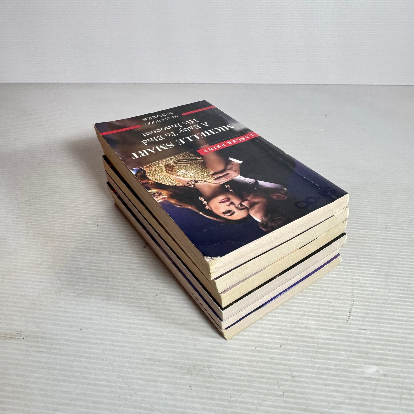 Mills & Boon Modern Large Print Bundle x 6 Books (3012)